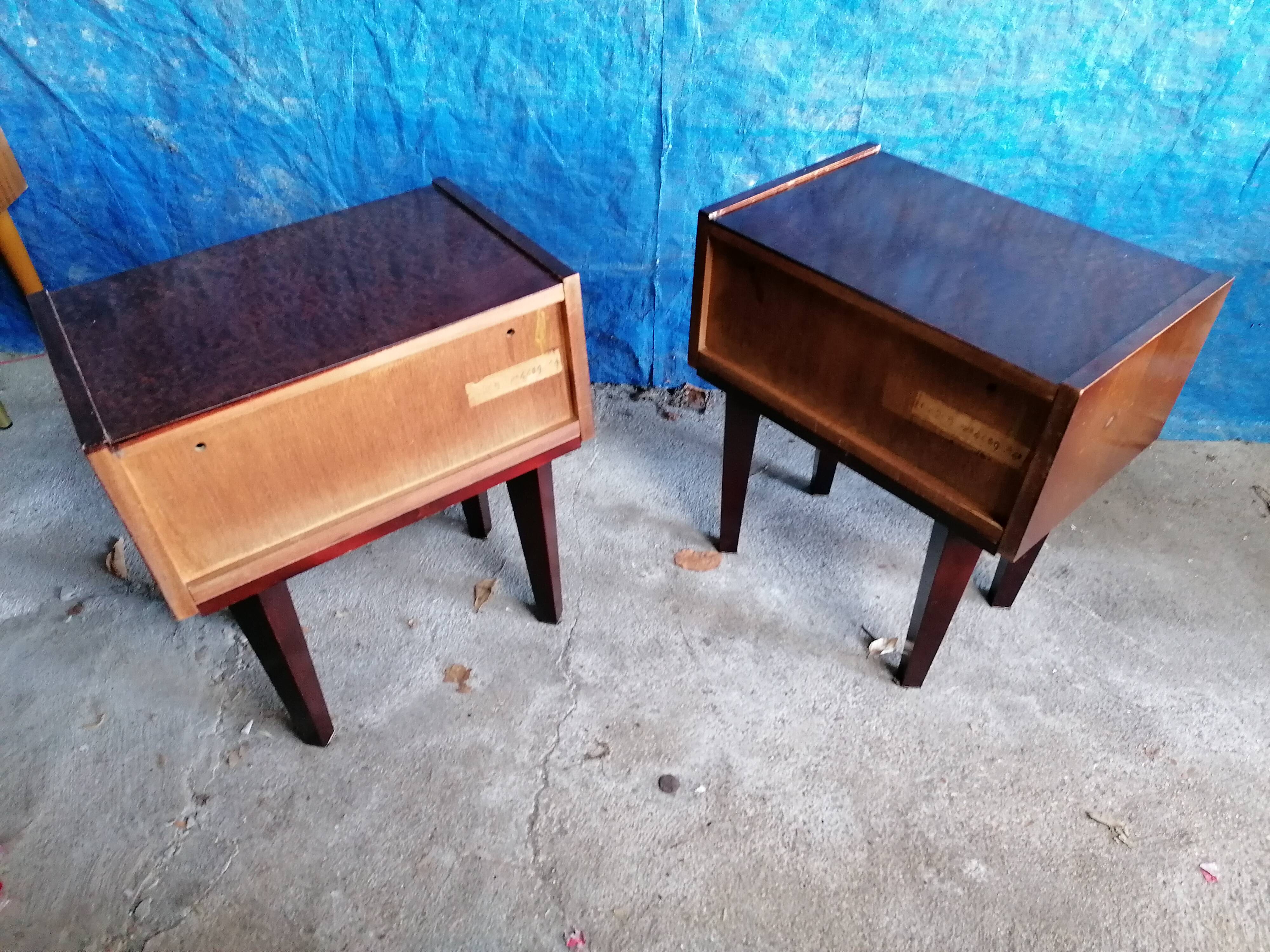 Lot 2 vintage bedside tables