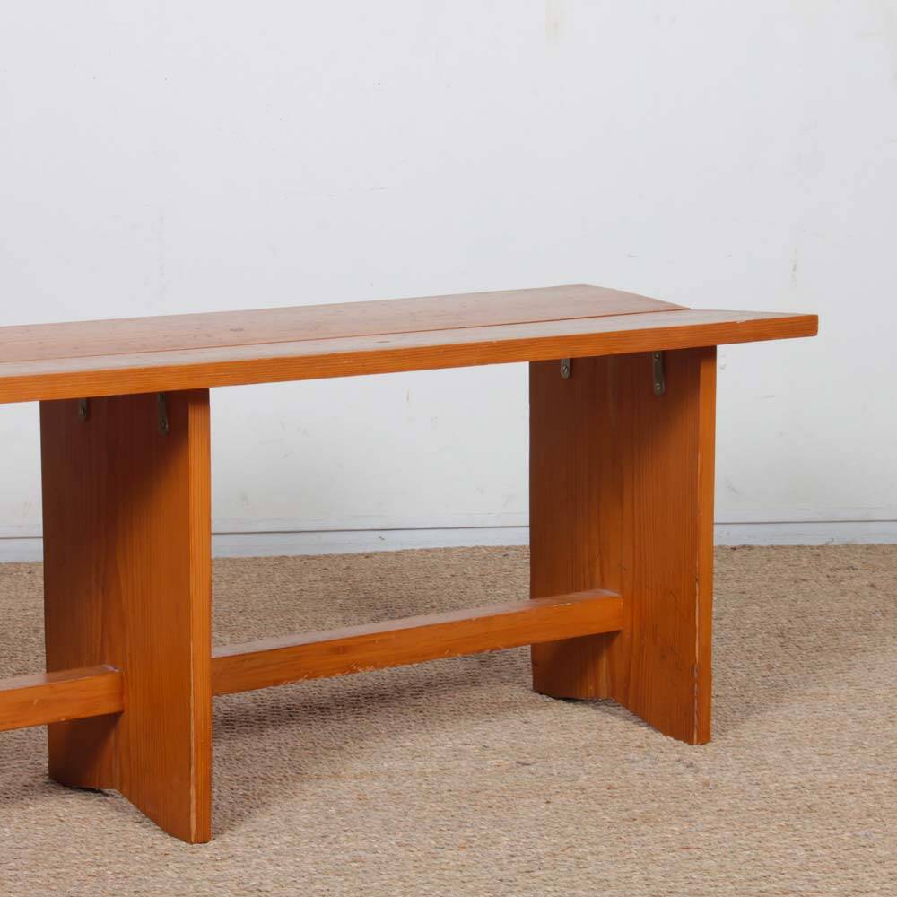 Vintage pine bench, 20th-century work.