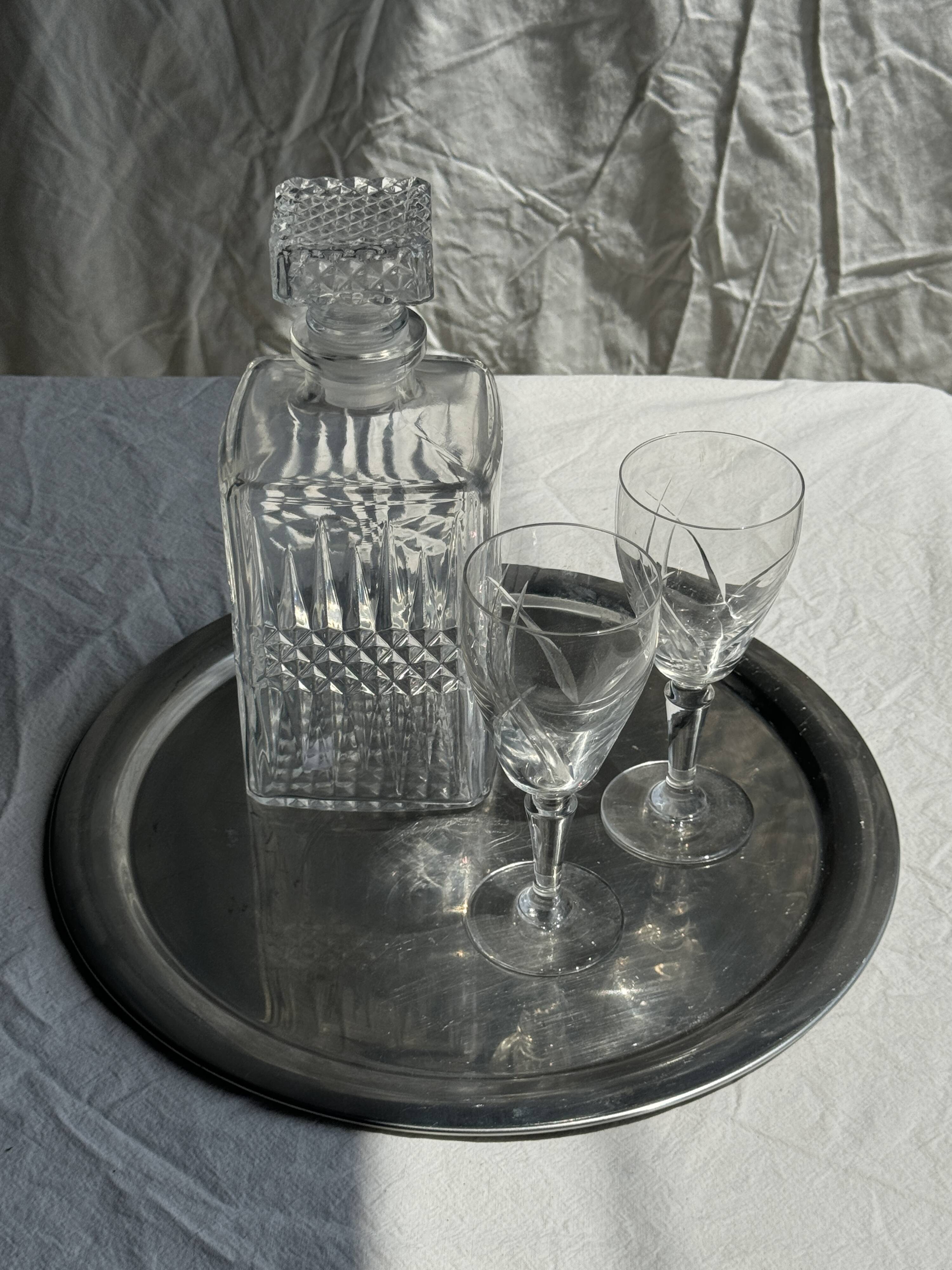 Avon Blason metal tray 1886 - 1976