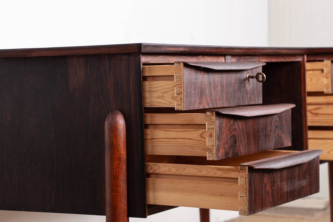 Bureau danois en palissandre et piètement en teck, Johannes Andersen 1960