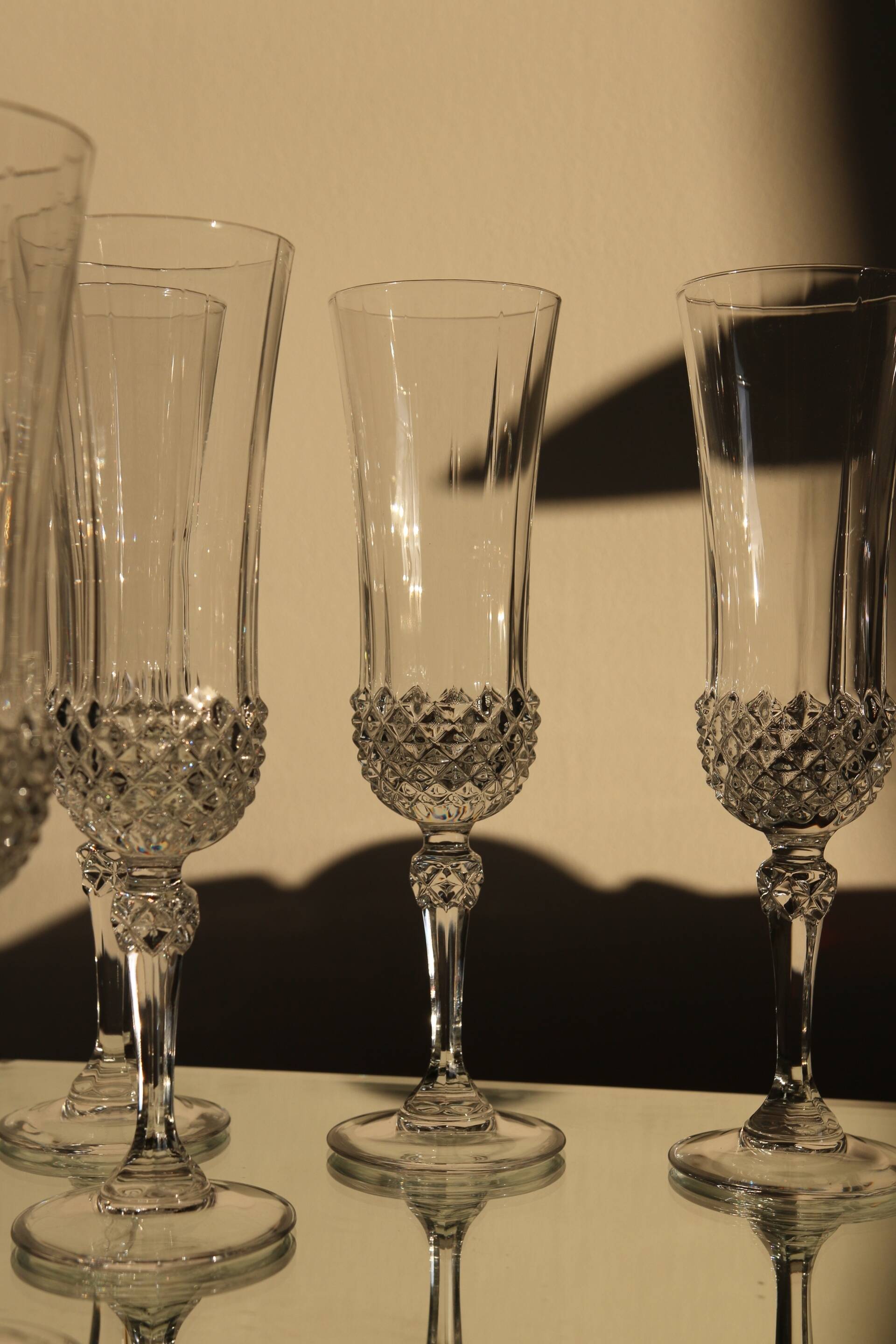 12 vintage glass champagne flutes, Longchamp, Cristal d’Arques