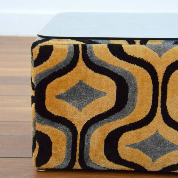 Table d’appoint, pouf, design Italien 1970