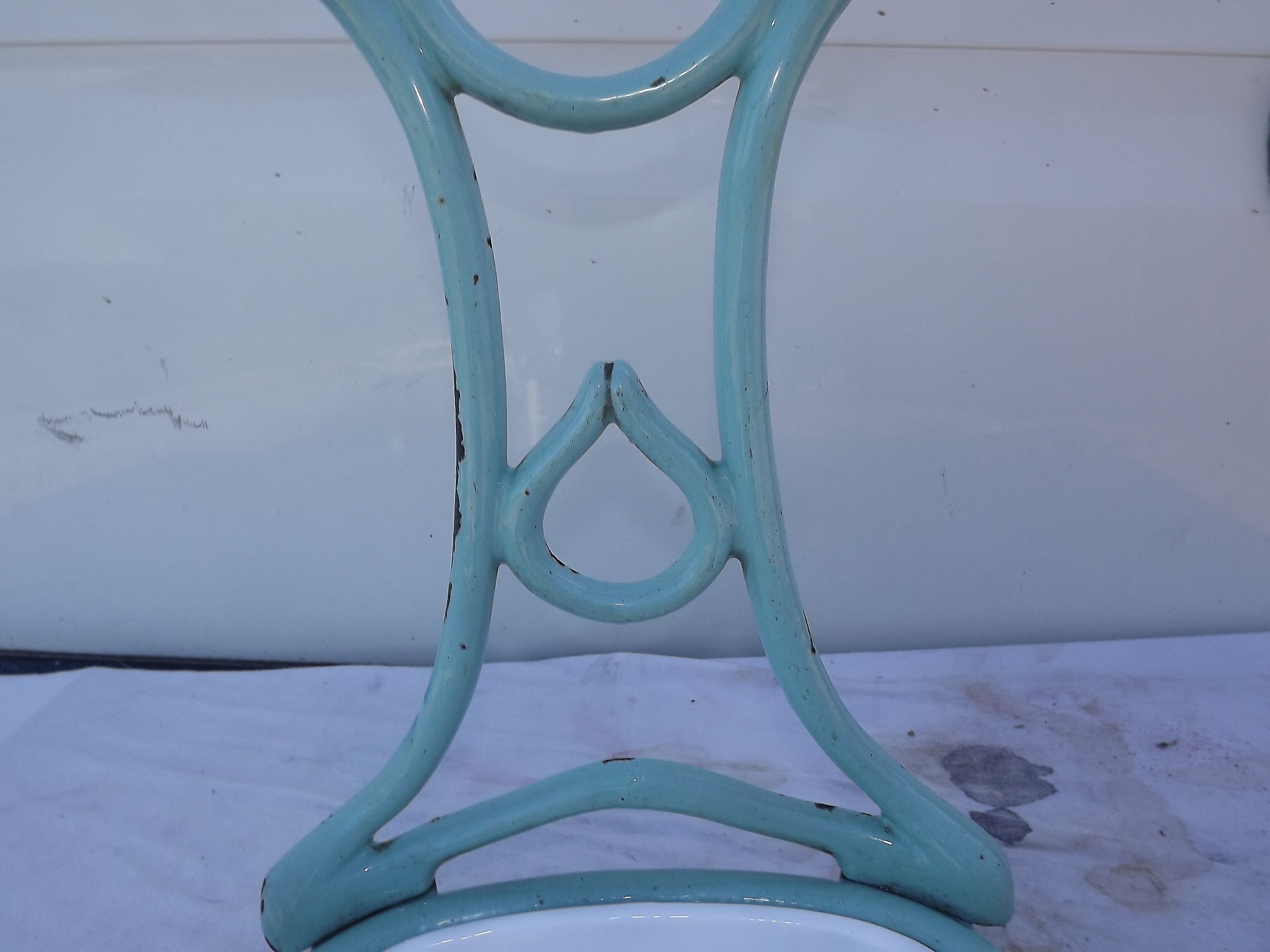 Umbrella door in enamelled Fonte