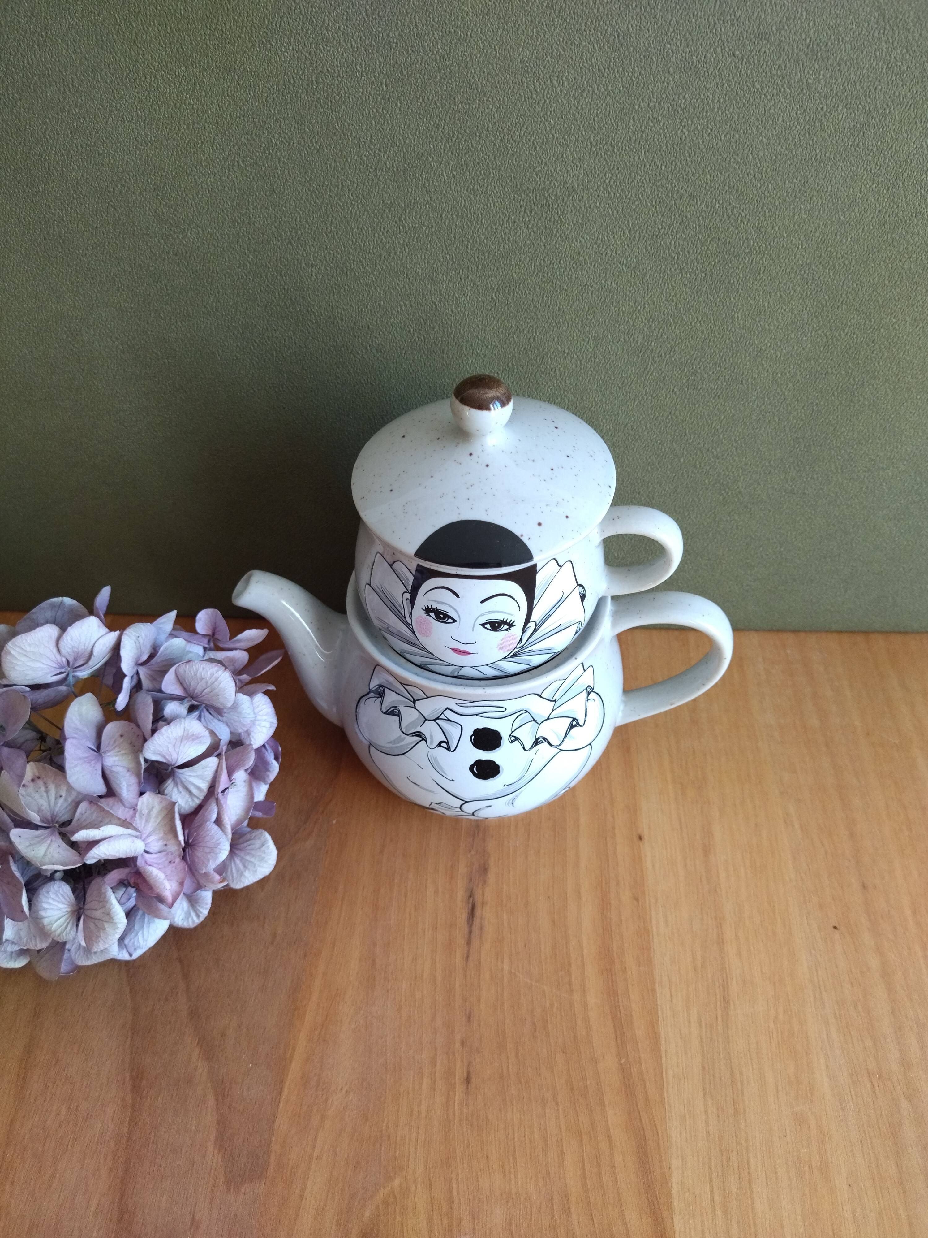 Teapot set and vintage pierrot cup