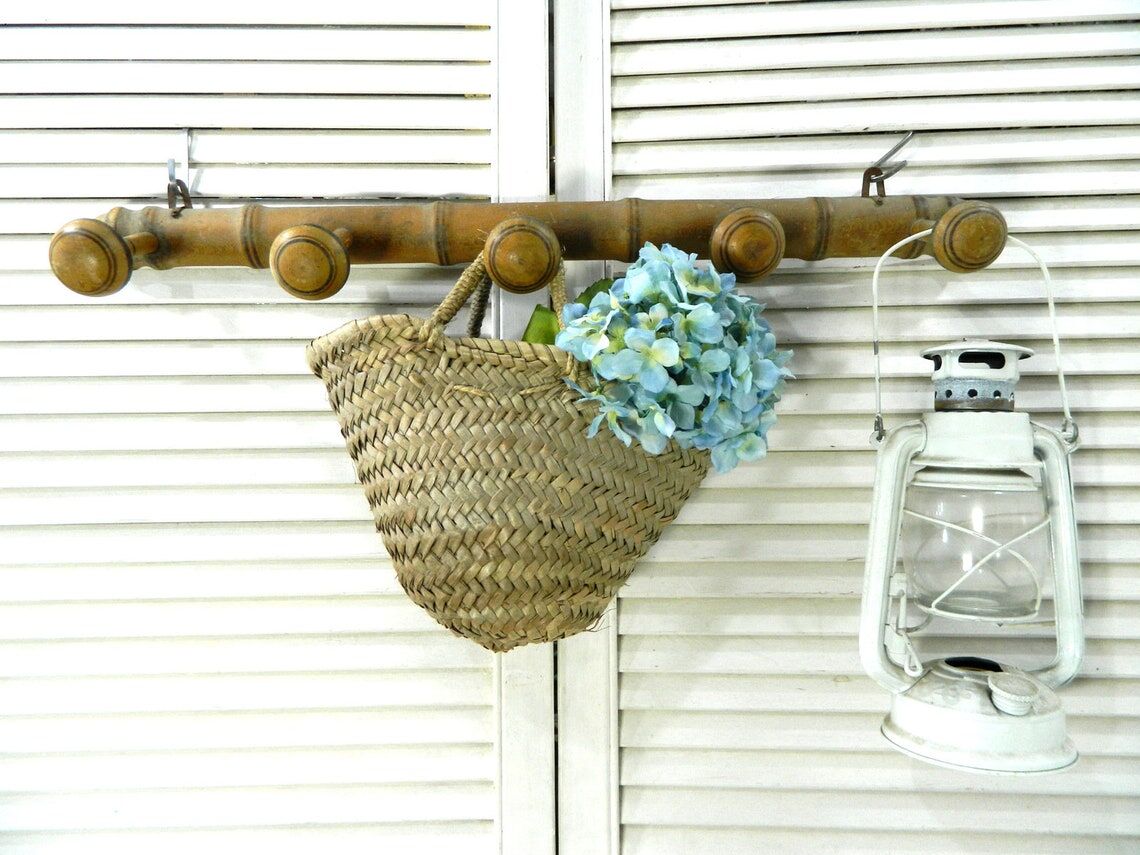 Old coat rack with 5 hooks, wooden.