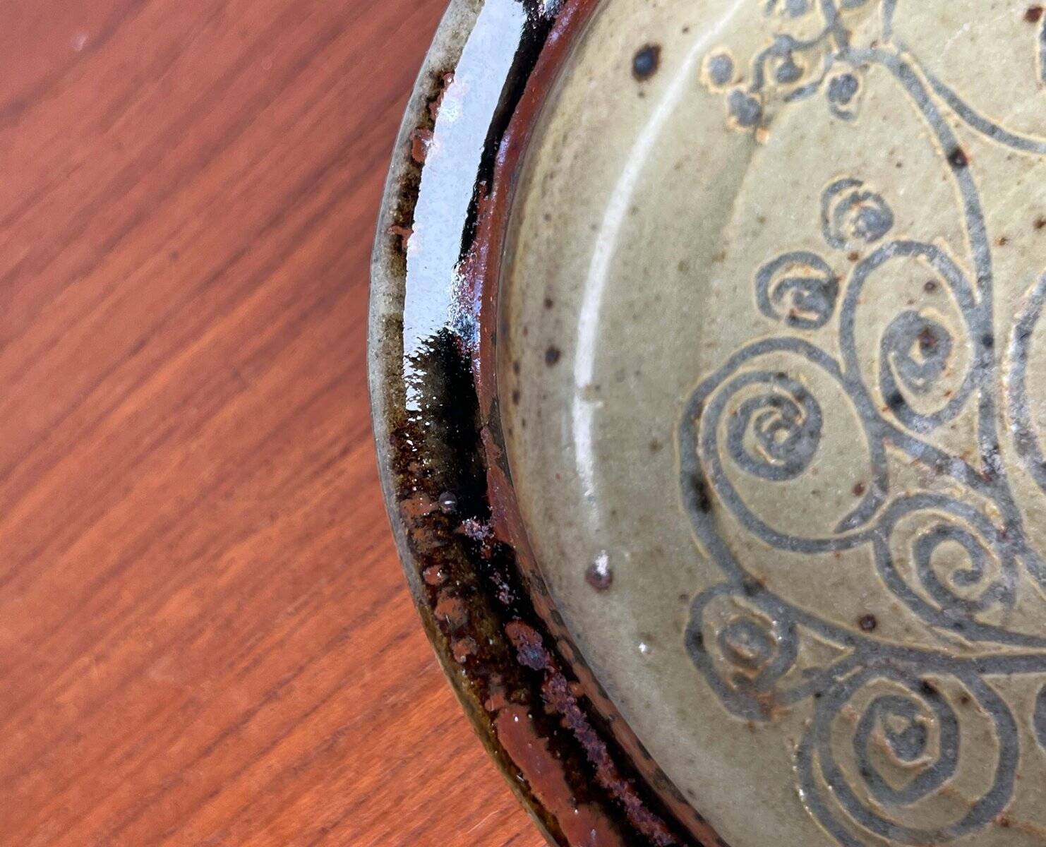 Mid-century modern Danish studio pottery bowl by Bente Lemche, 1960s.