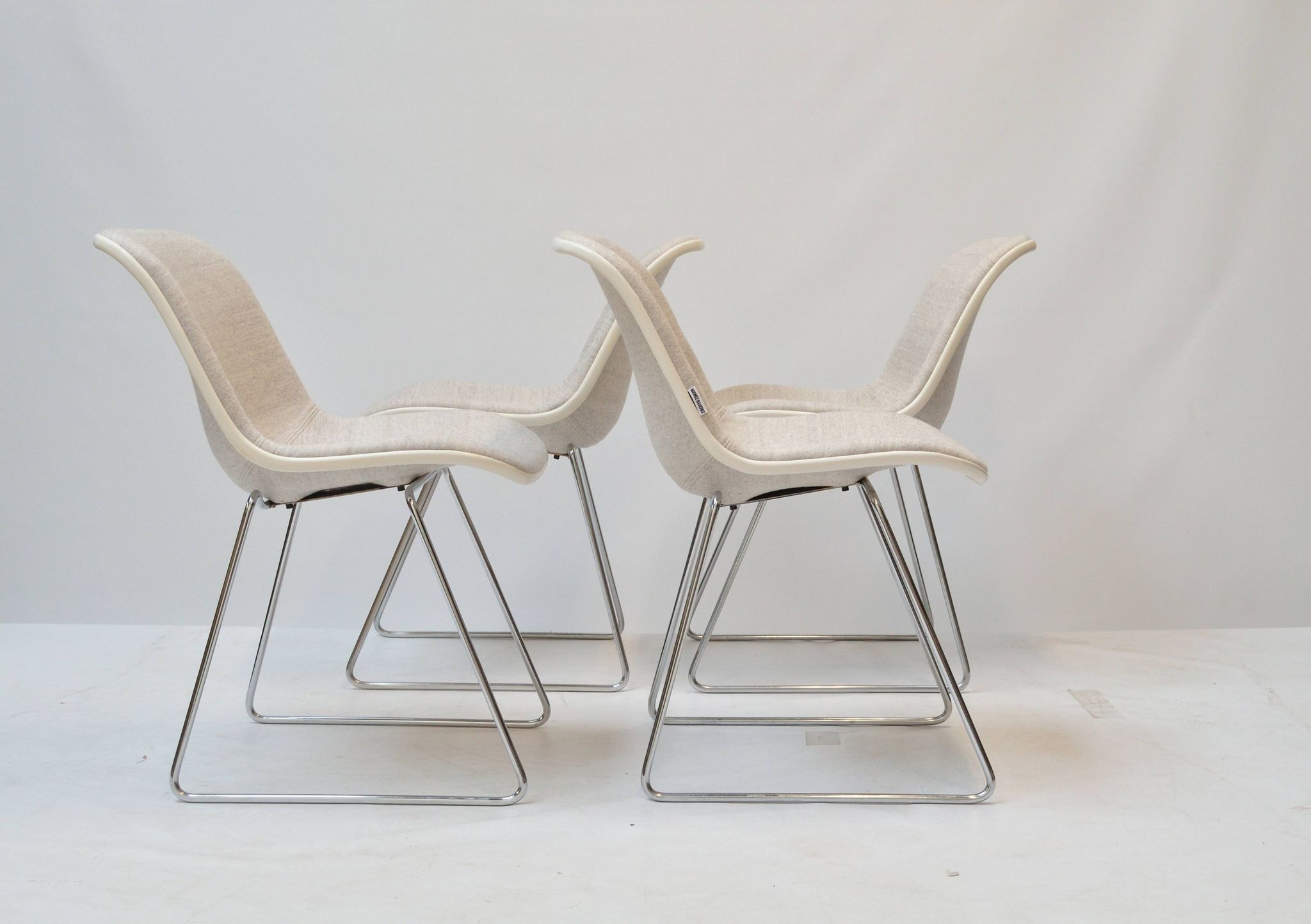 Set of 4 Spirit dining chairs by Hajime Oonishi for Houtoku/Artifort, 1970s.