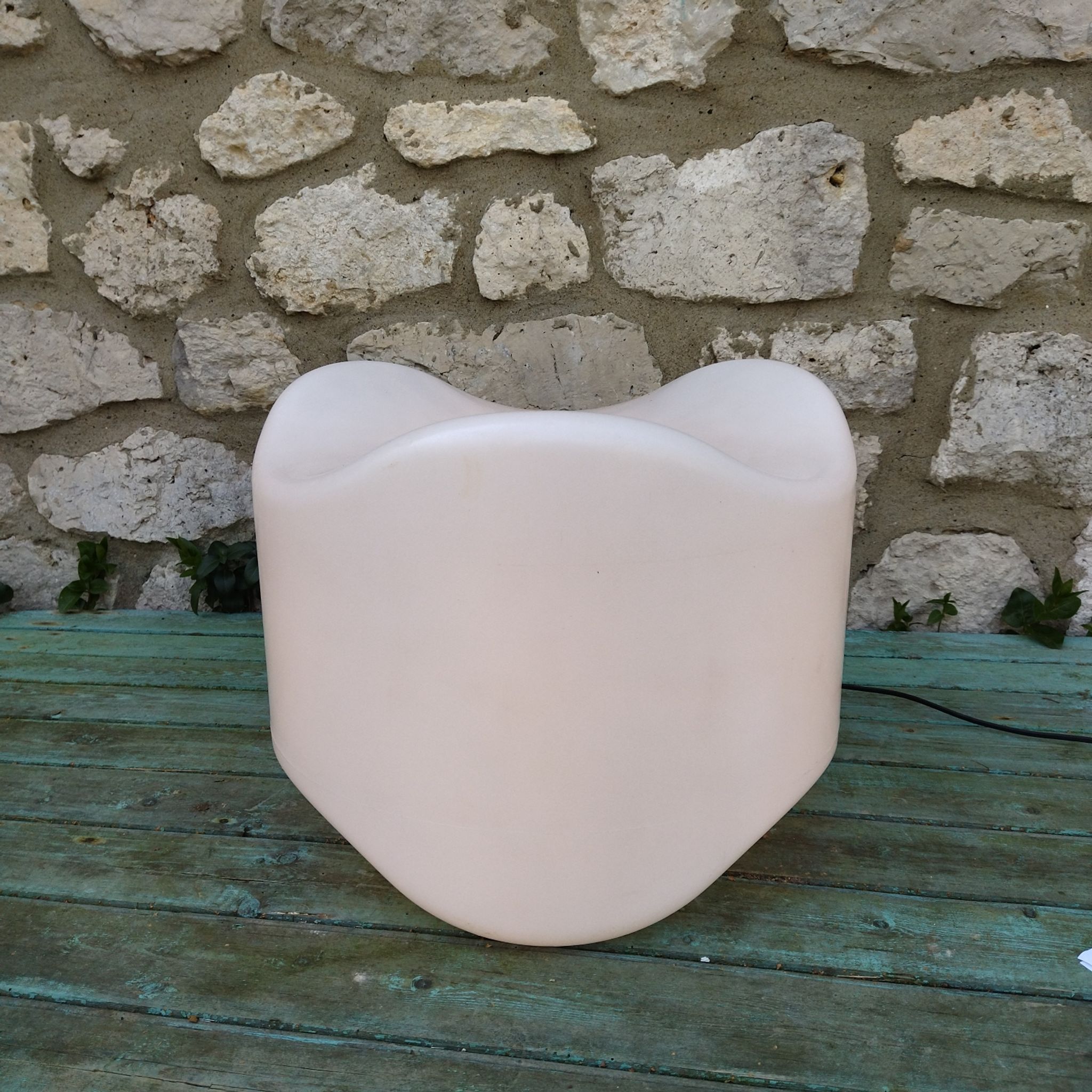 Pouf plastique Douglas Mont ancienne édition