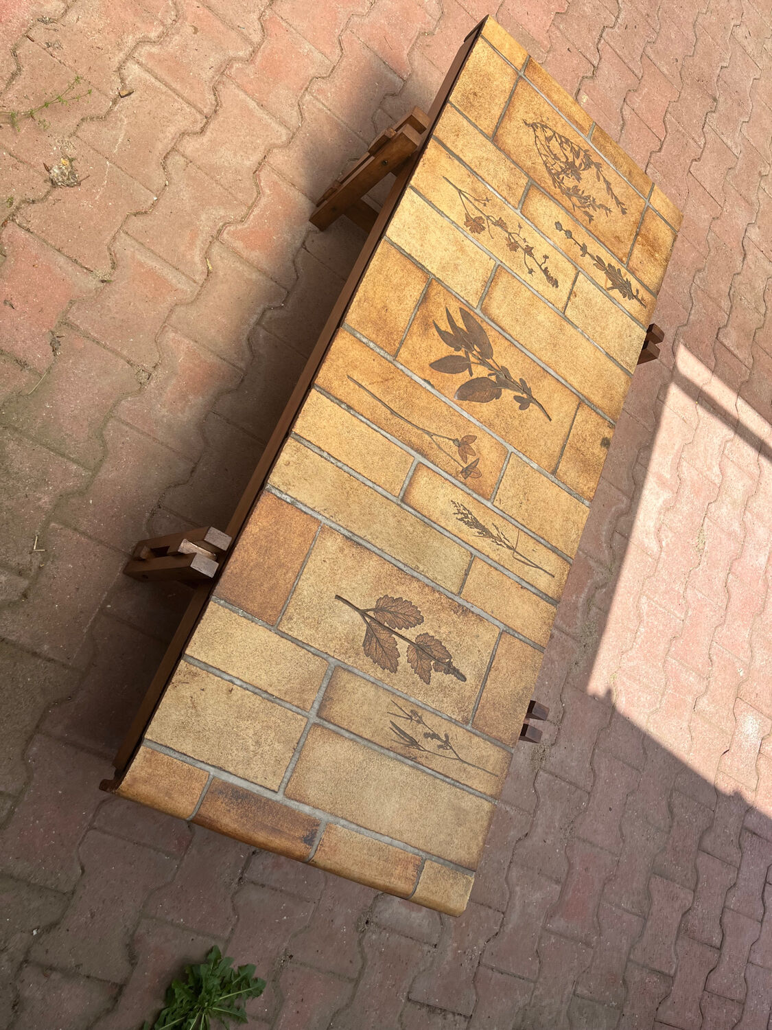 Roger ceramic capron coffee table in perfect condition