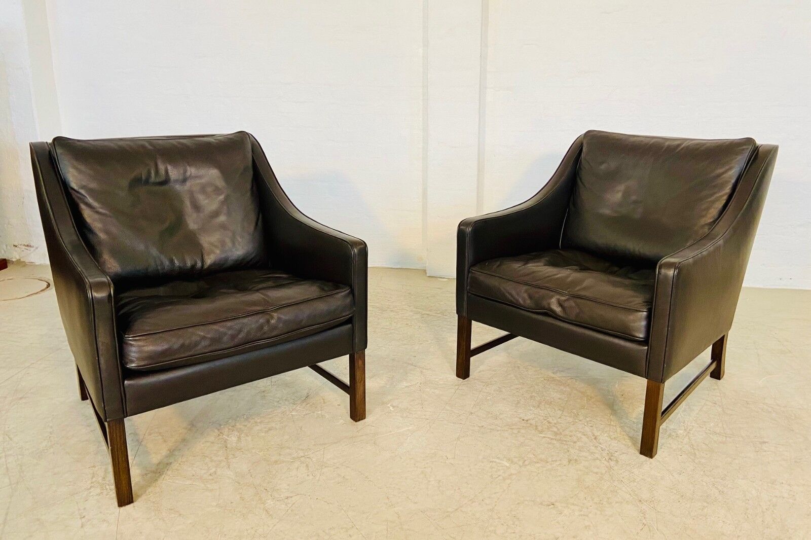 Fauteuils en cuir et palissandre de Fredrik Kayser des années 50 – cuir marron