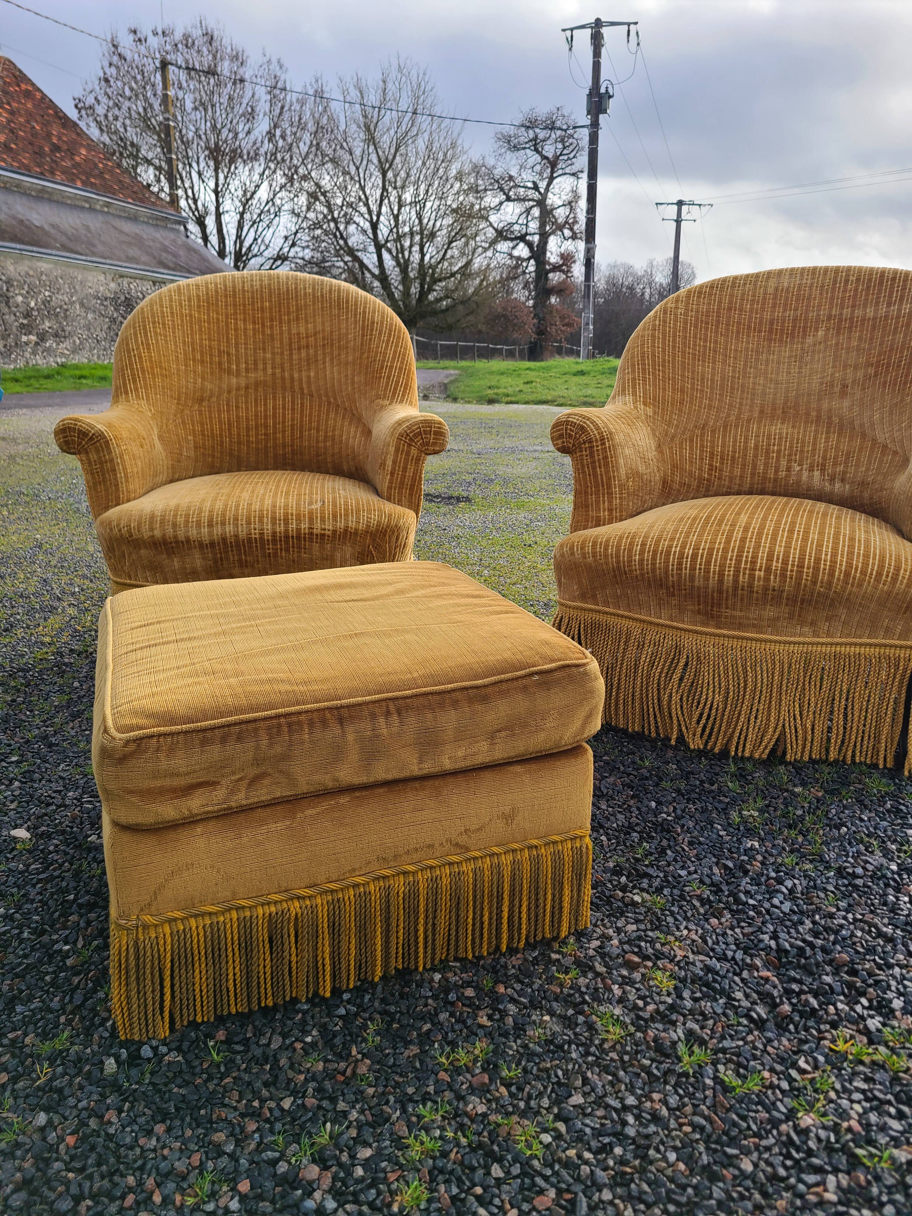 Set of toad armchairs and vintage yellow ottoman