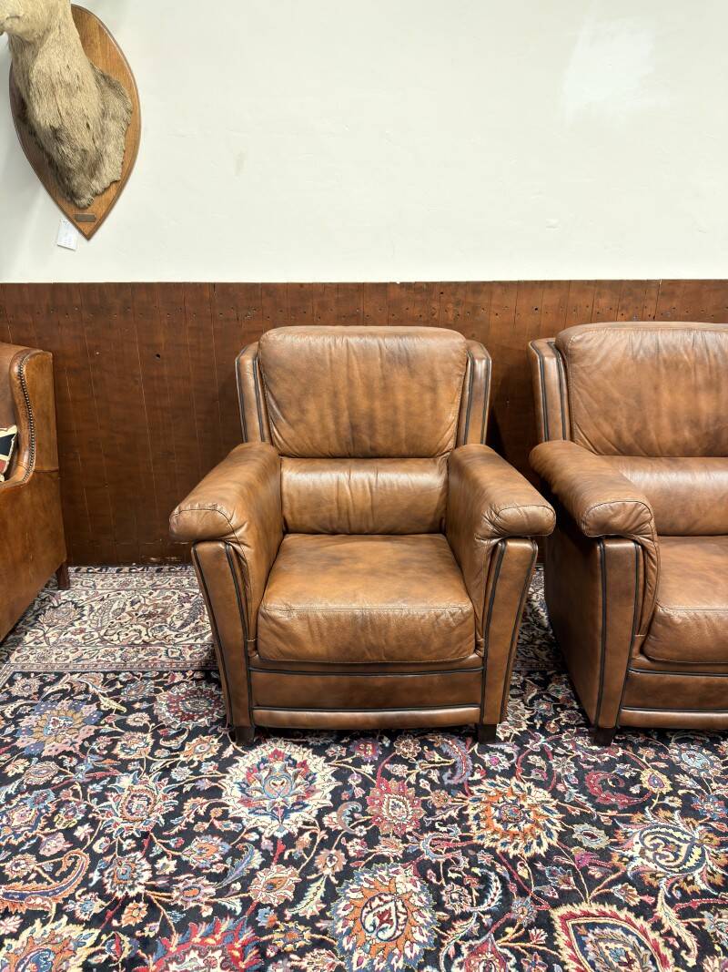 Ensemble de fauteuils Chesterfield anglais classiques