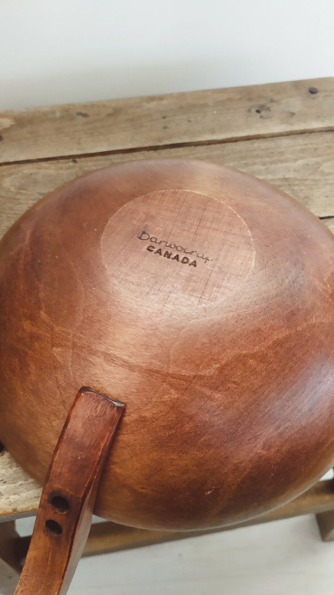 Service bowl, large bowl with wooden handle • Baribocraft • Canada