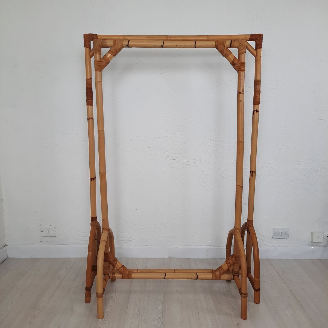 Deux porte-manteaux en bambou vintage