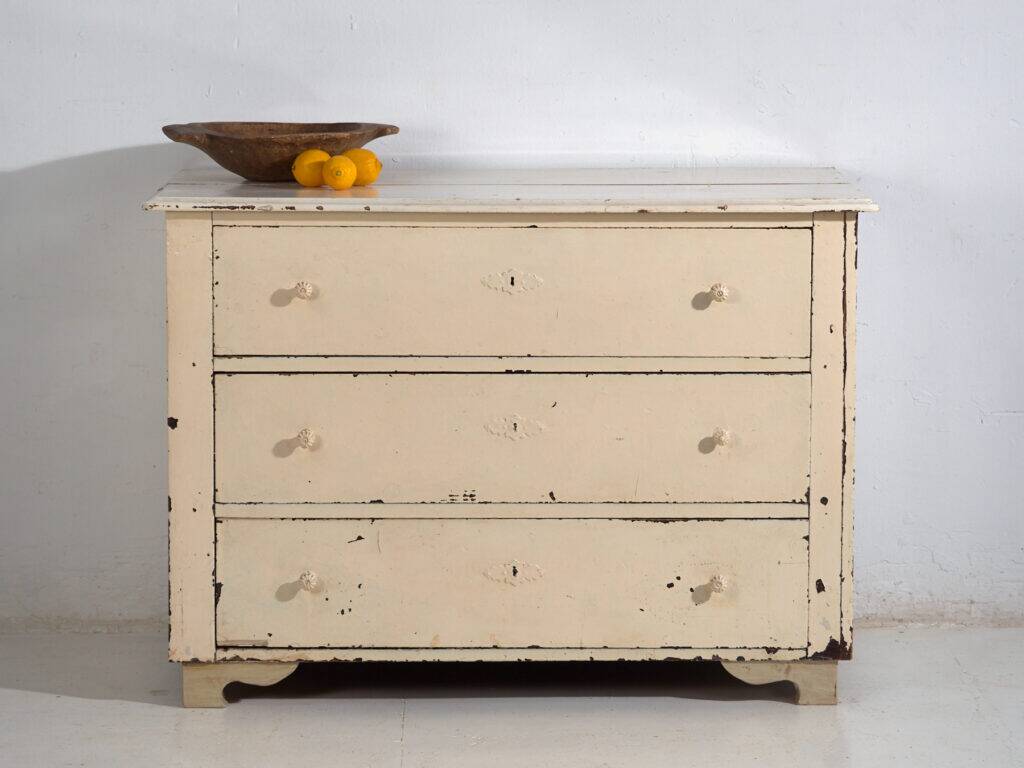 Commode ancienne en pin peint – Meuble rustique européen patiné – circa 1900