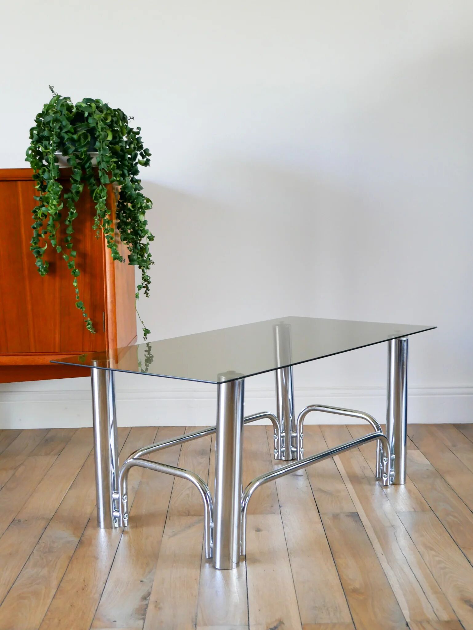 Rectangular coffee table in chrome and smoked glass, design, 1970 - 84 x 38 x 36 cm