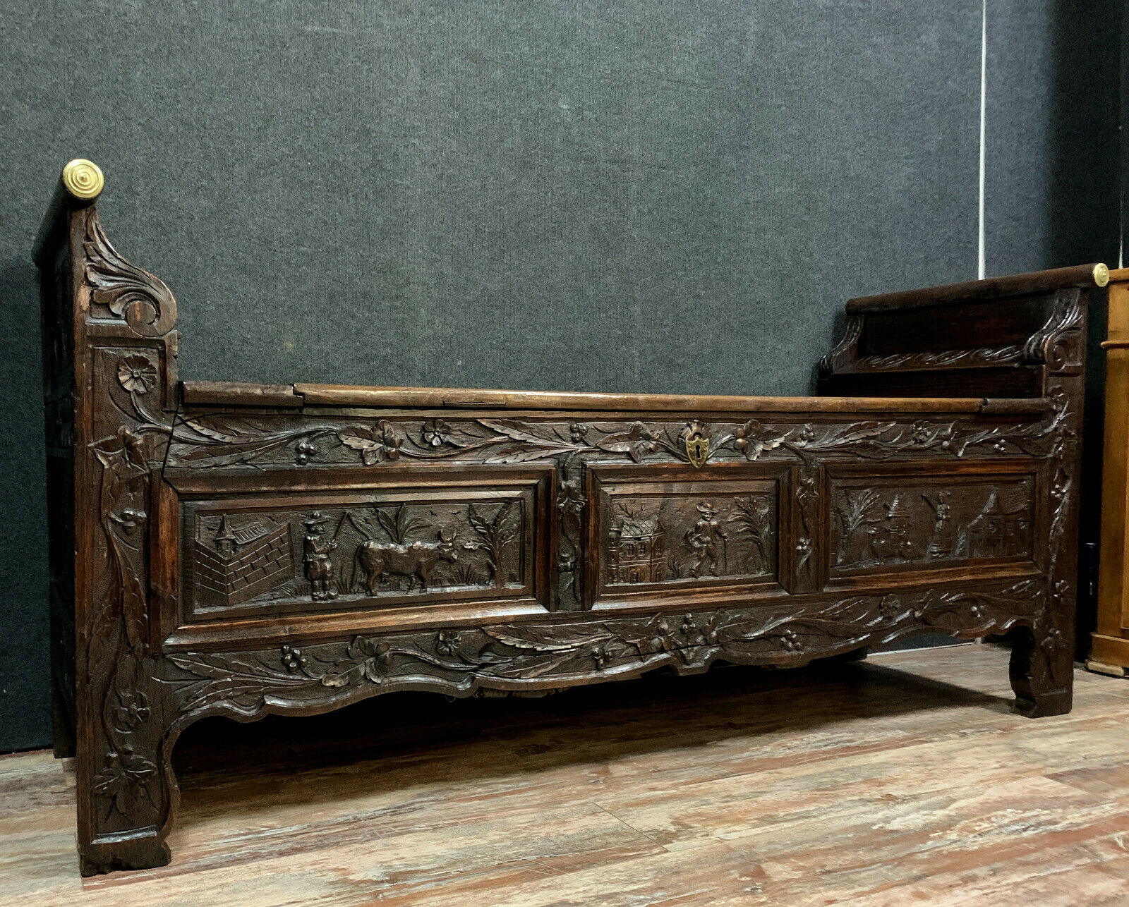 and very important box bench Breton 17th century solid wood