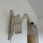Scandinavian "accordion" or "scissors" wall light in white lacquered wood from the 60s and 70s