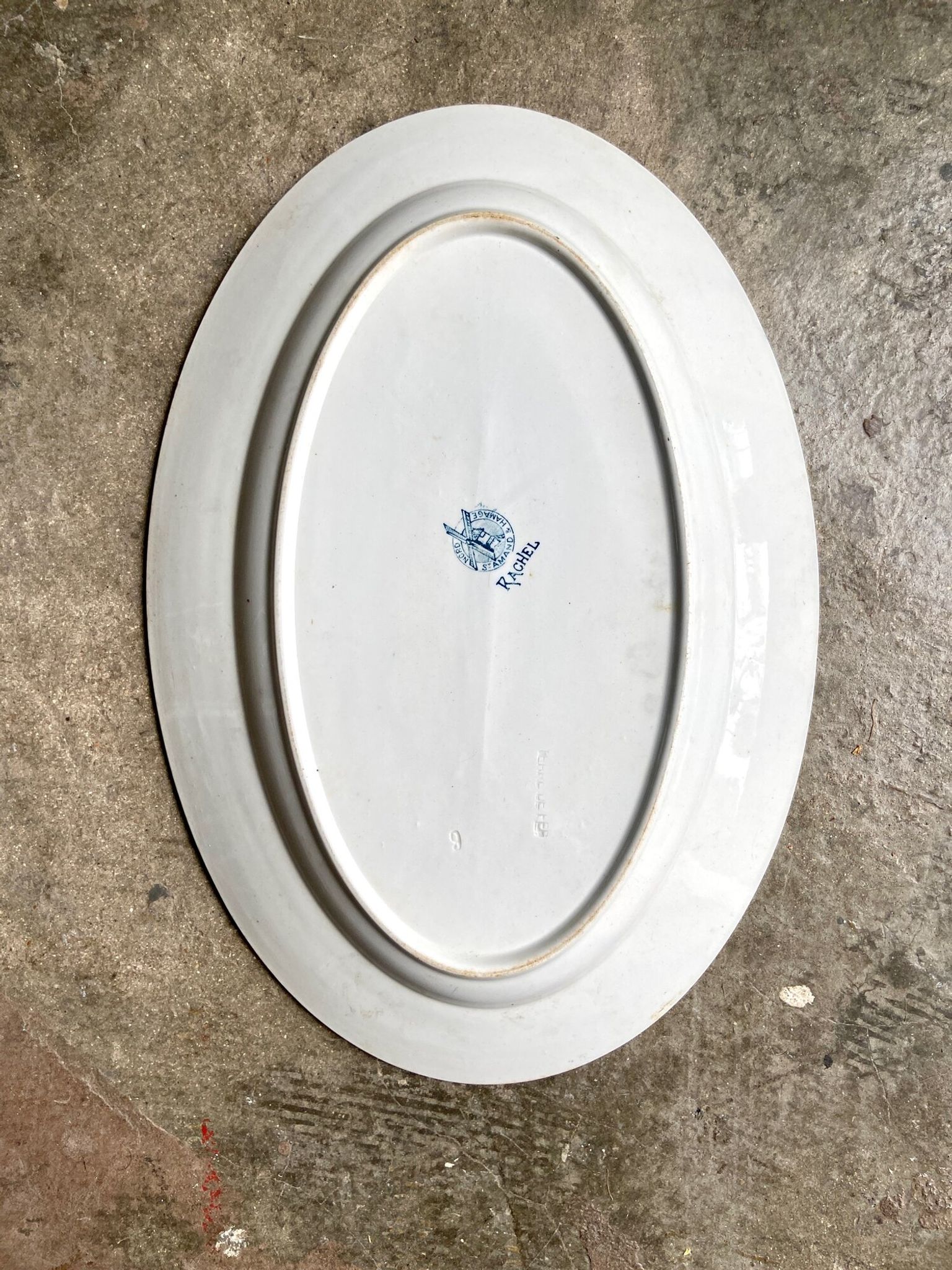 Plat ovale St Amand & Hamage en terre de fer, service "Rachel"