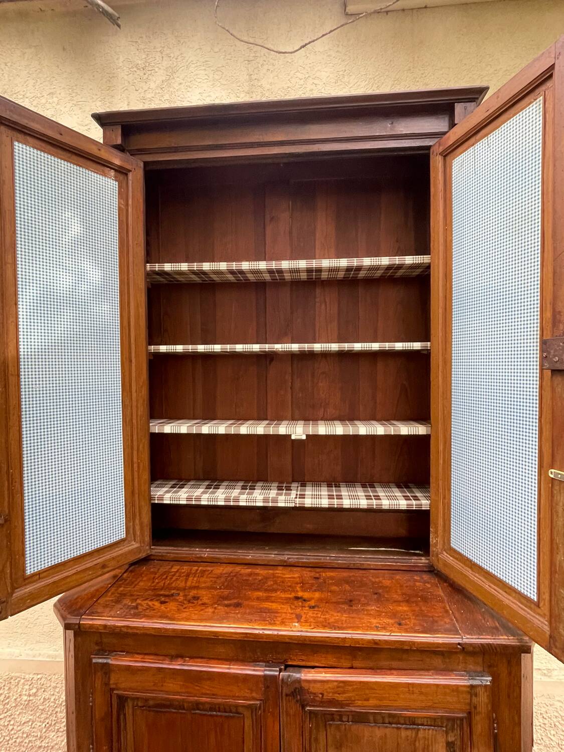 Buffet ferme deux corps ancien