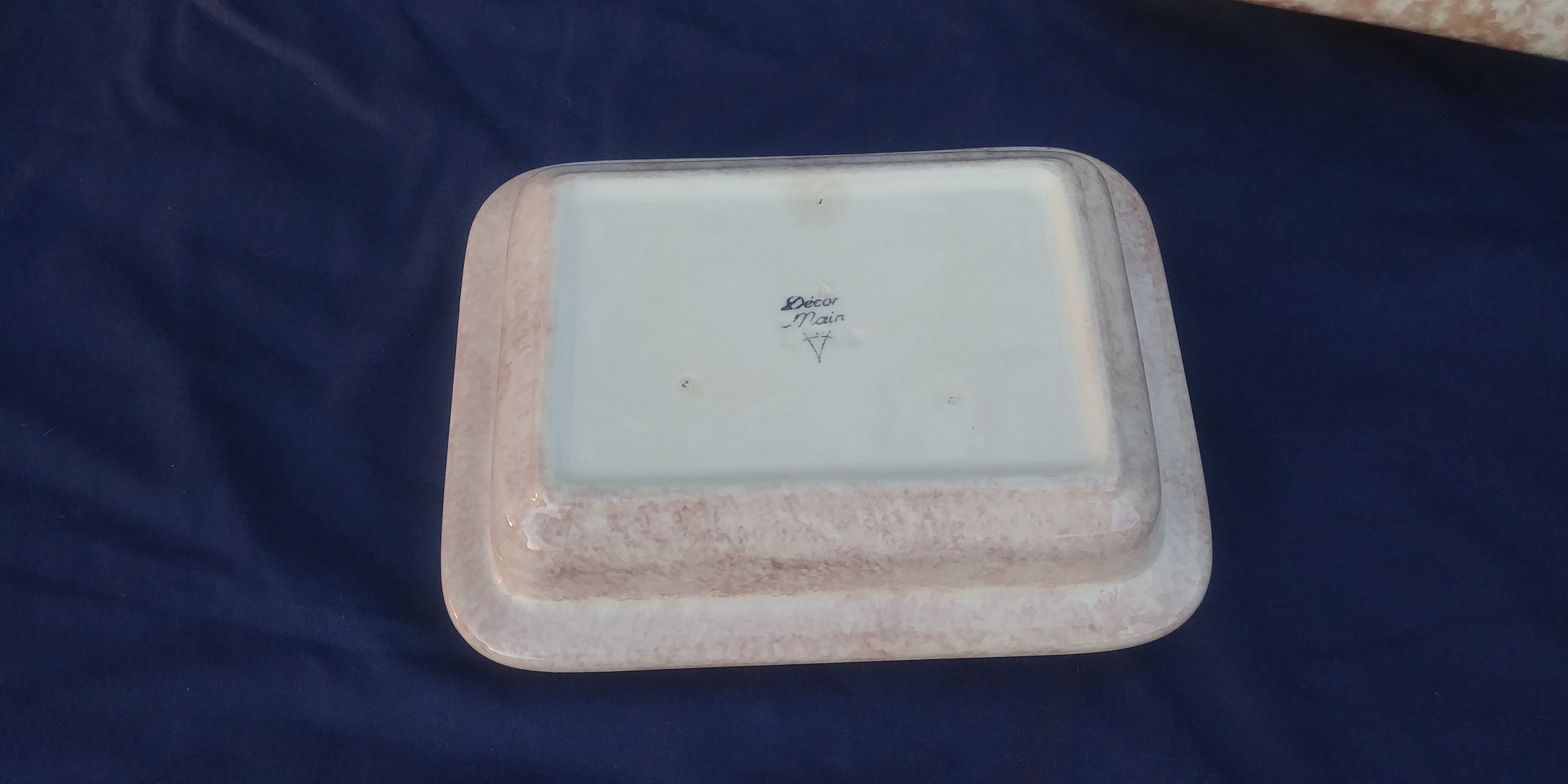 Large glazed ceramic butter cellar Vallauris signed Tess years 60/70 flower decoration in relief.