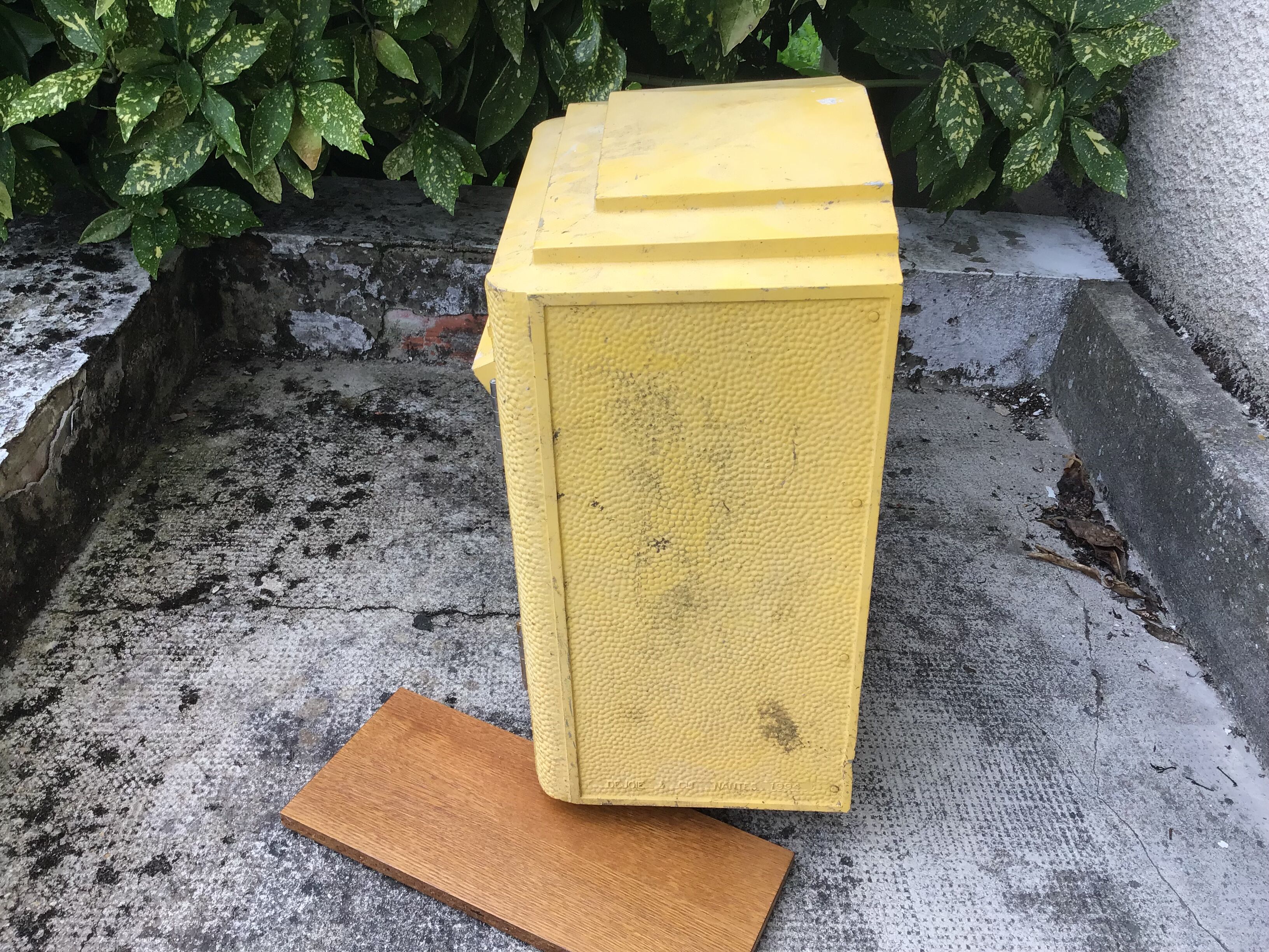 Reformed post office mailbox