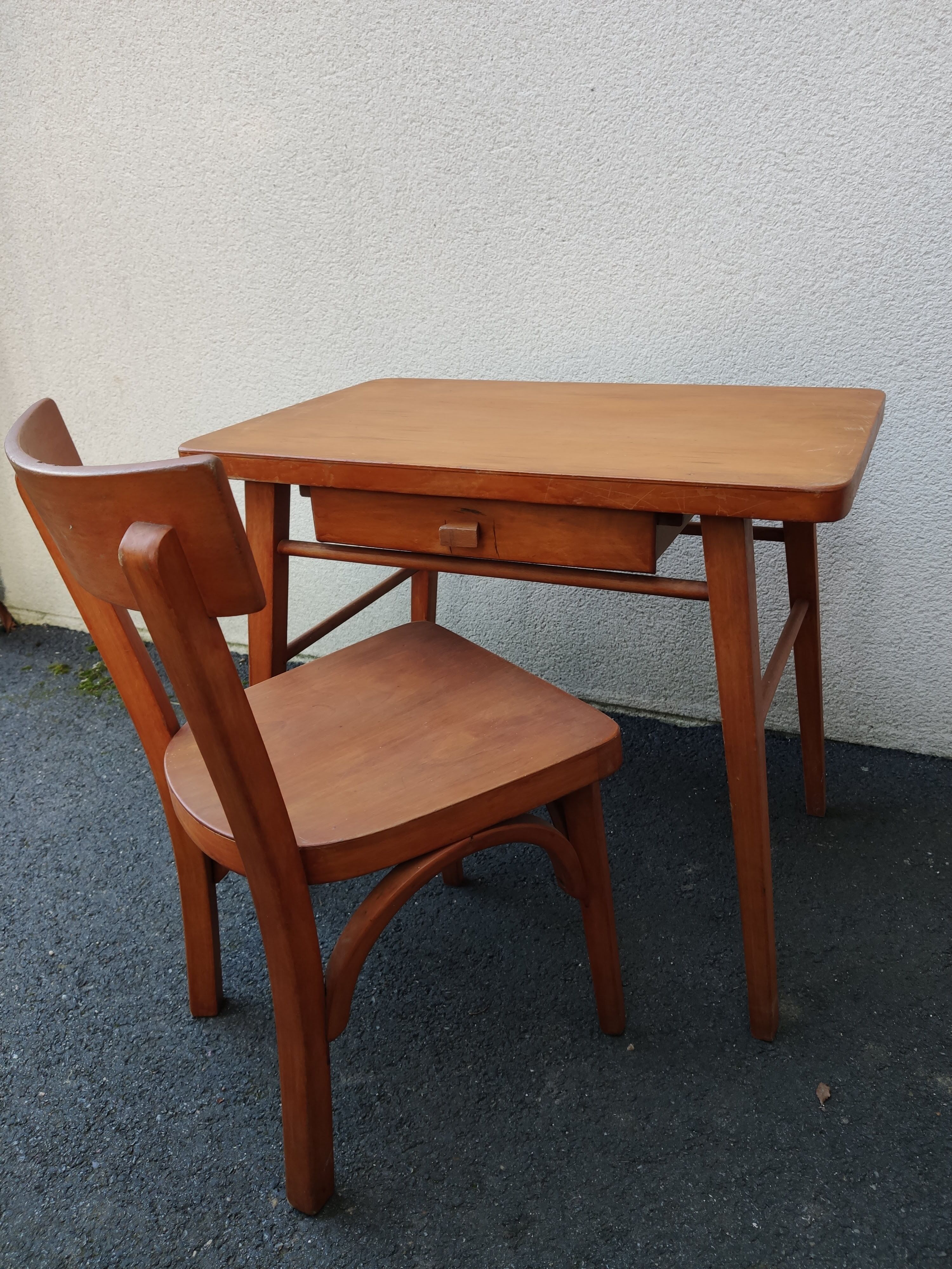 Baumann child desk with chair
