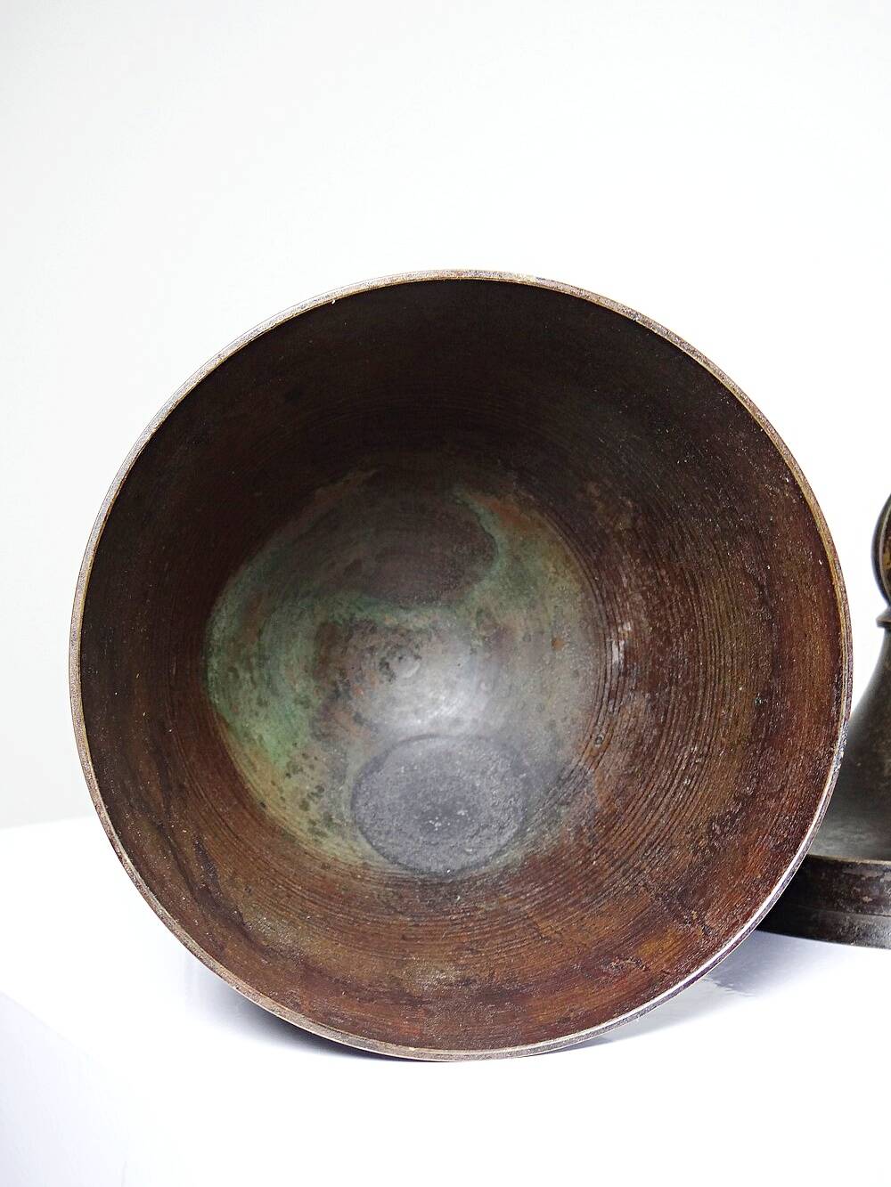 Covered cassolette in Empire style, patinated bronze, India, 1960s-1980s.