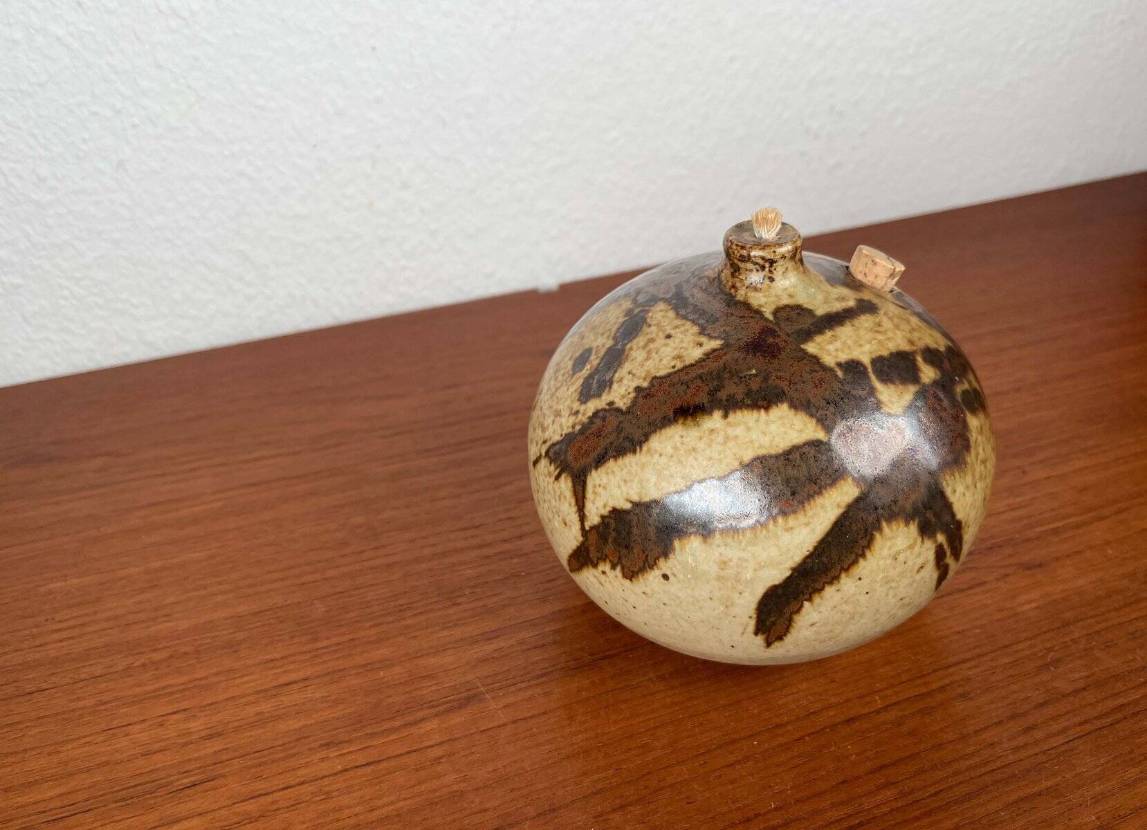 Mid-century Danish studio ceramic oil lamp by Aage Würtz, 1960s.