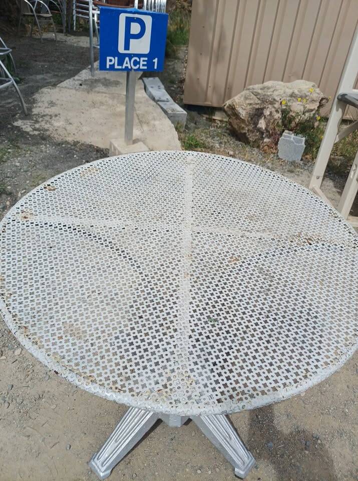 Vintage round bistro table – Perforated top