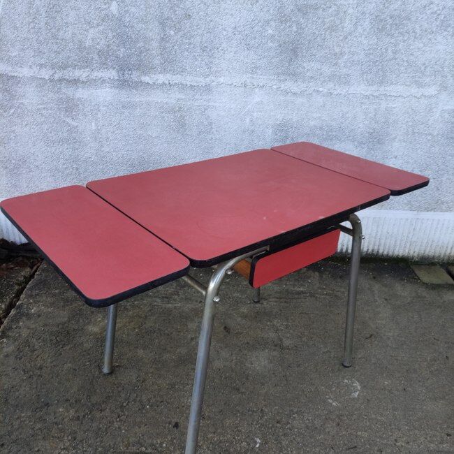 Formica table with extensions