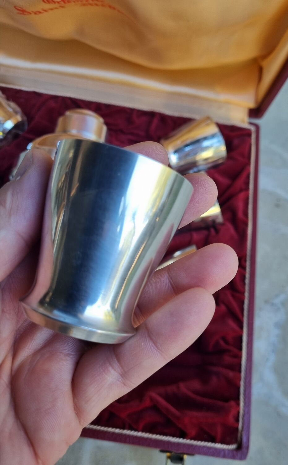 Shaker and 8 silver St Médard cups