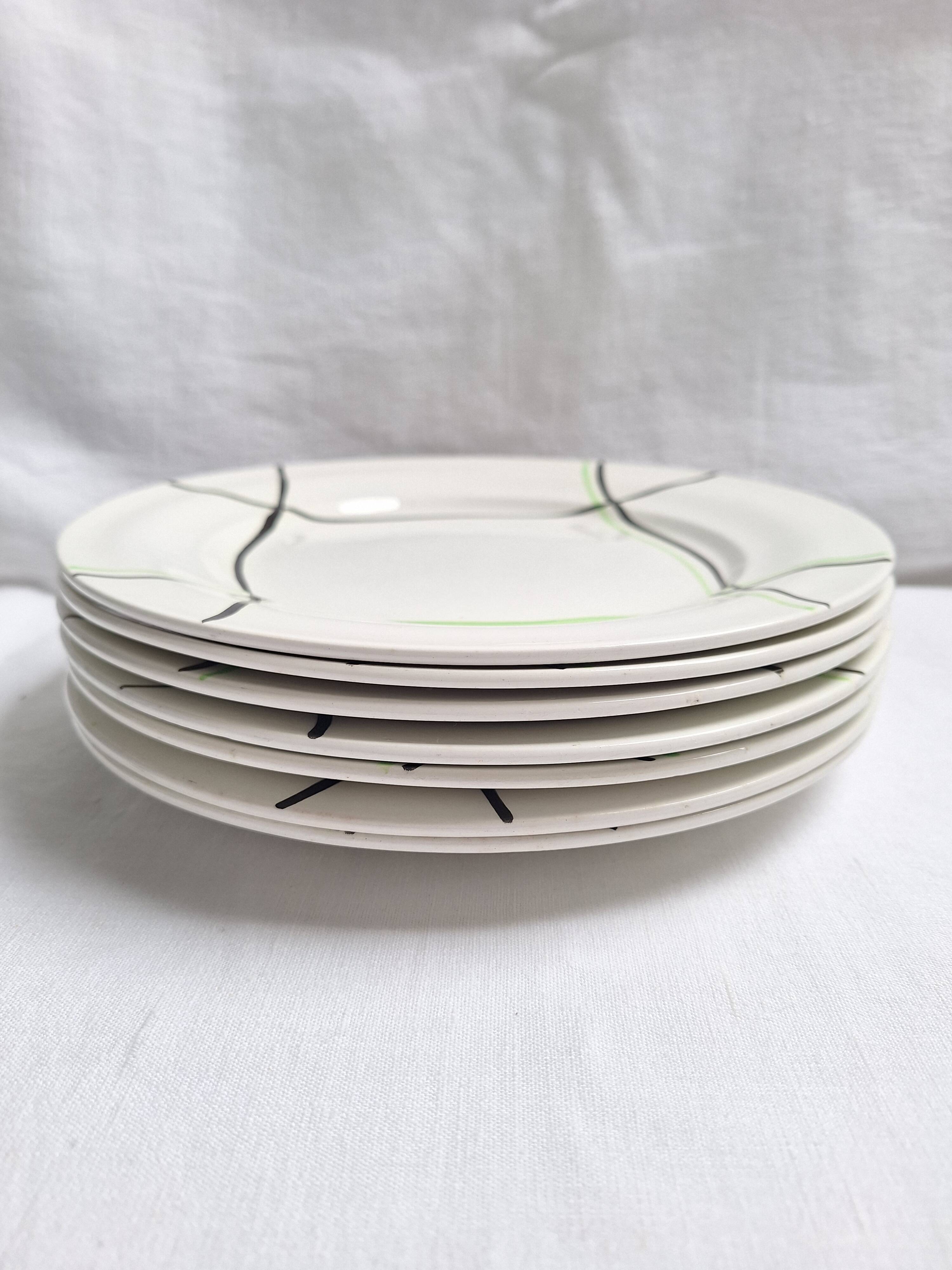 Flat plates St Amand model Bayonne white, green, and black.