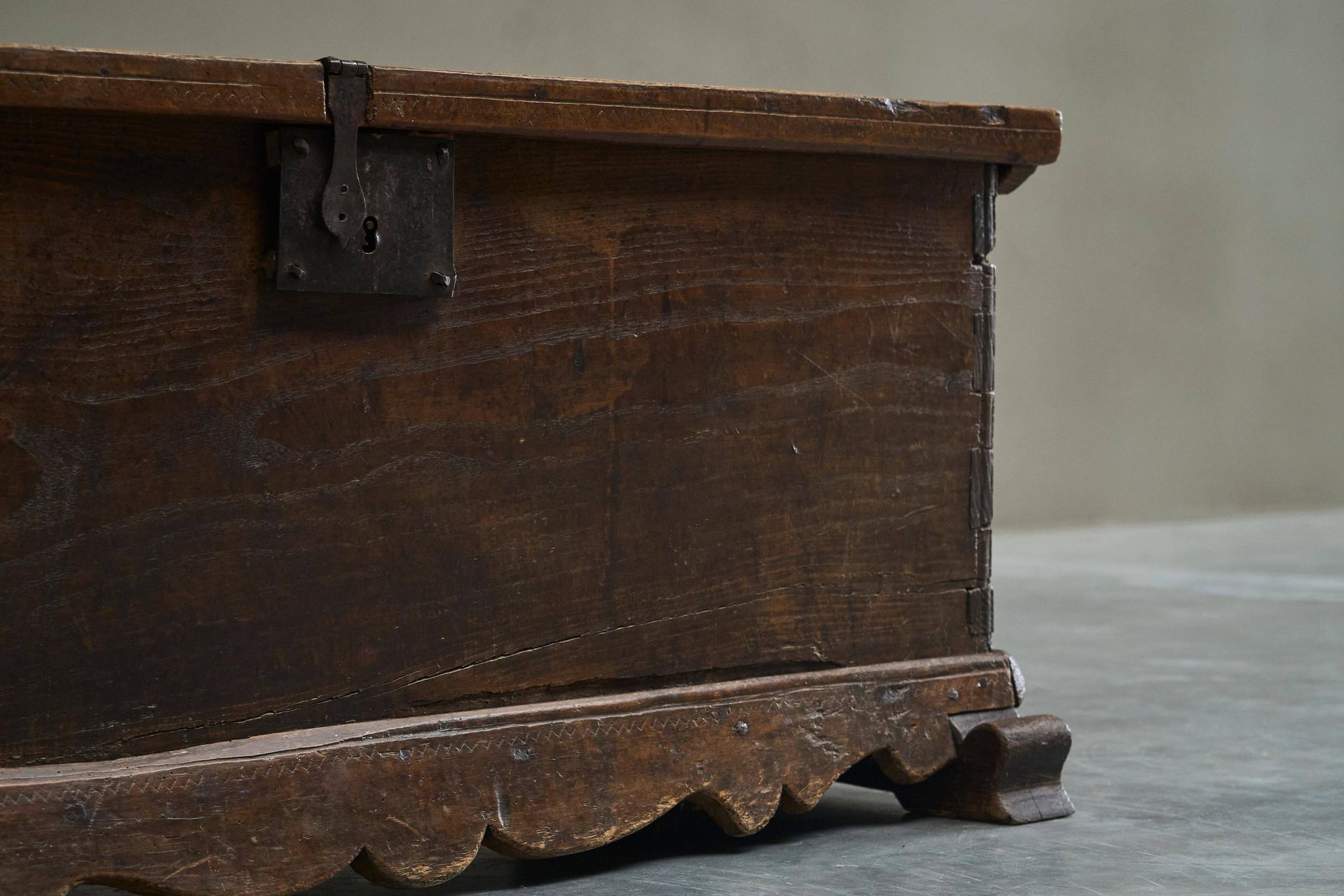Oak and wrought iron mallet, early 18th century.