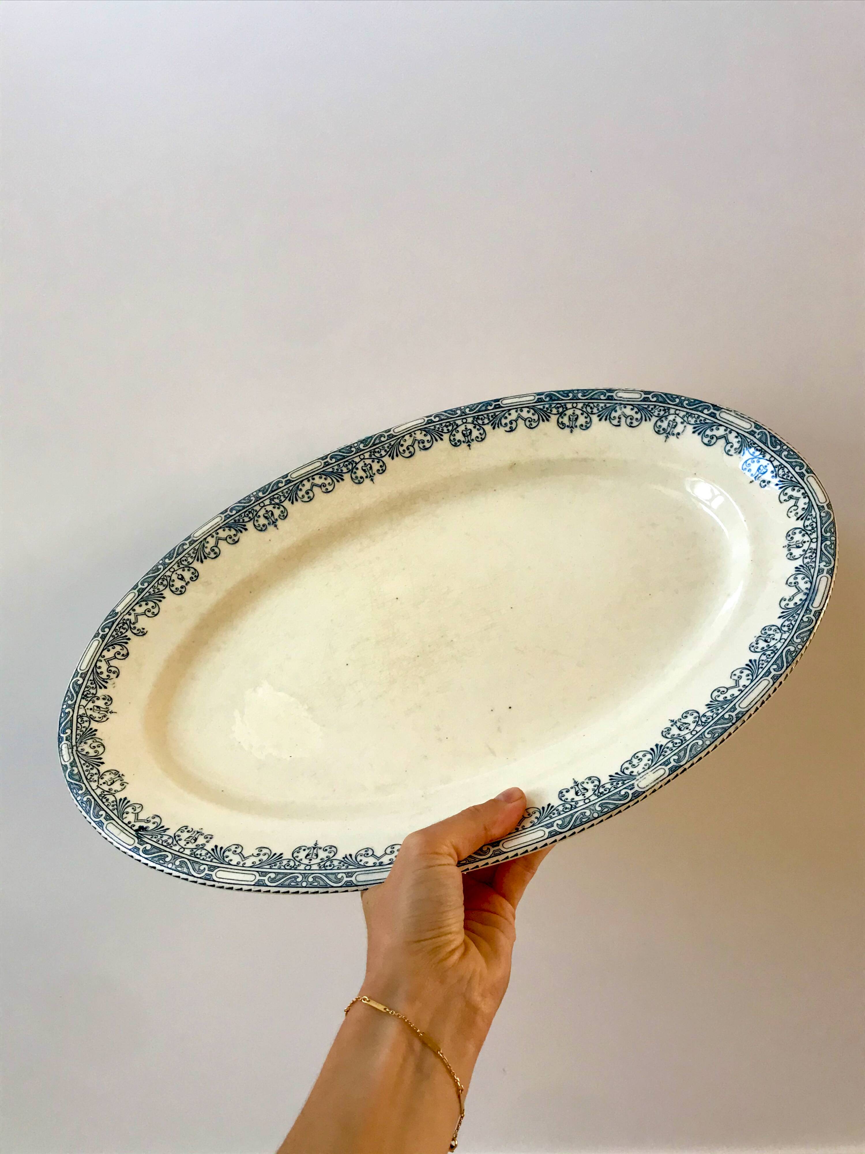 oval dish A&C Salins Burgundy model late 19th century