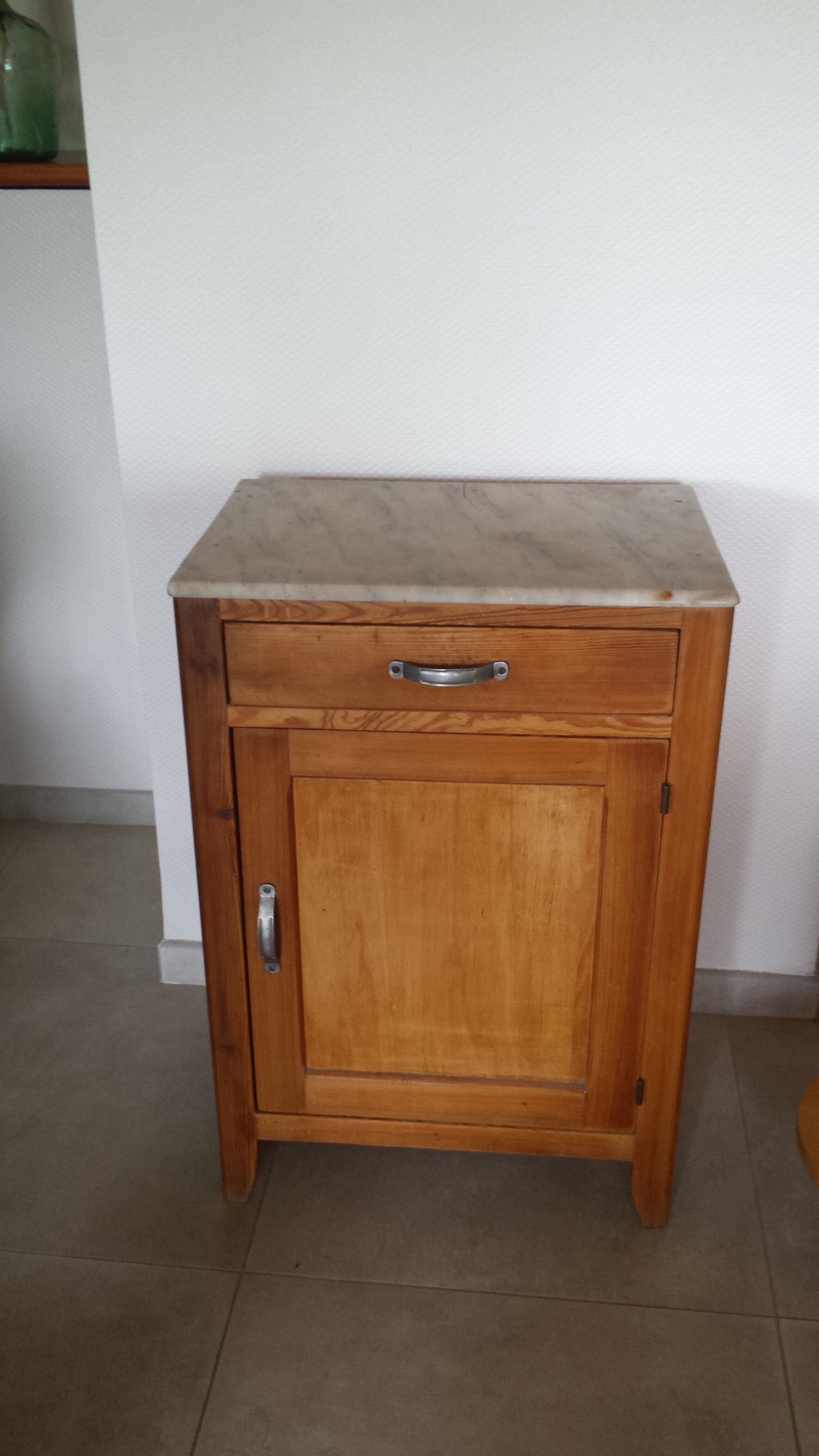 Confectioner wood and marble