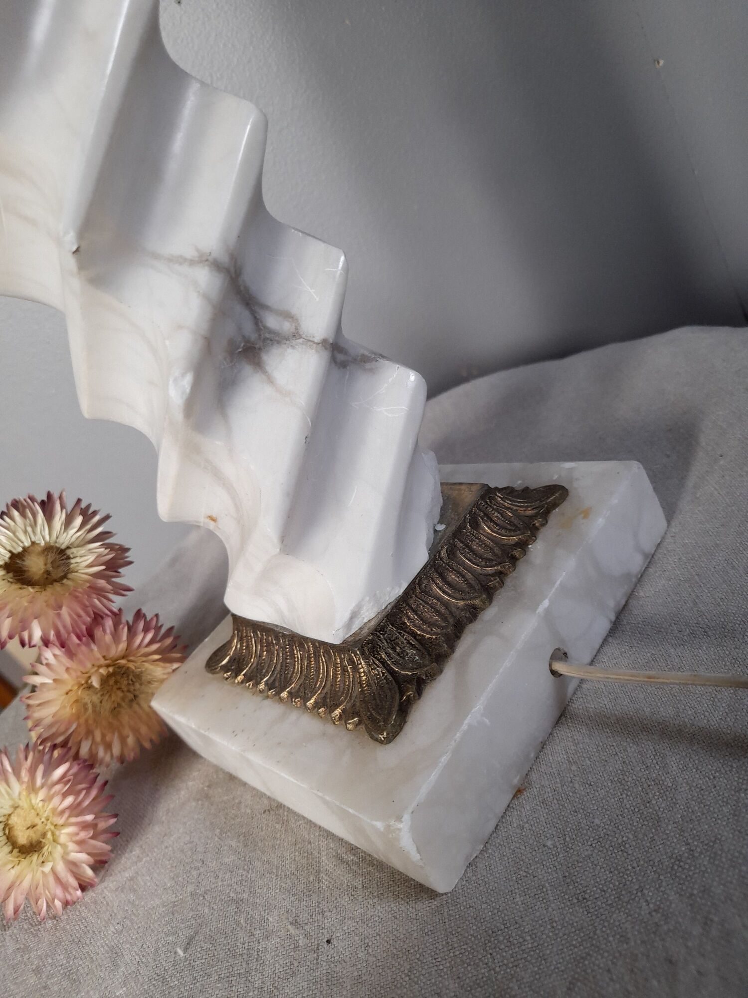 Twisted lamp foot in white marble and brass, square base - 1950's