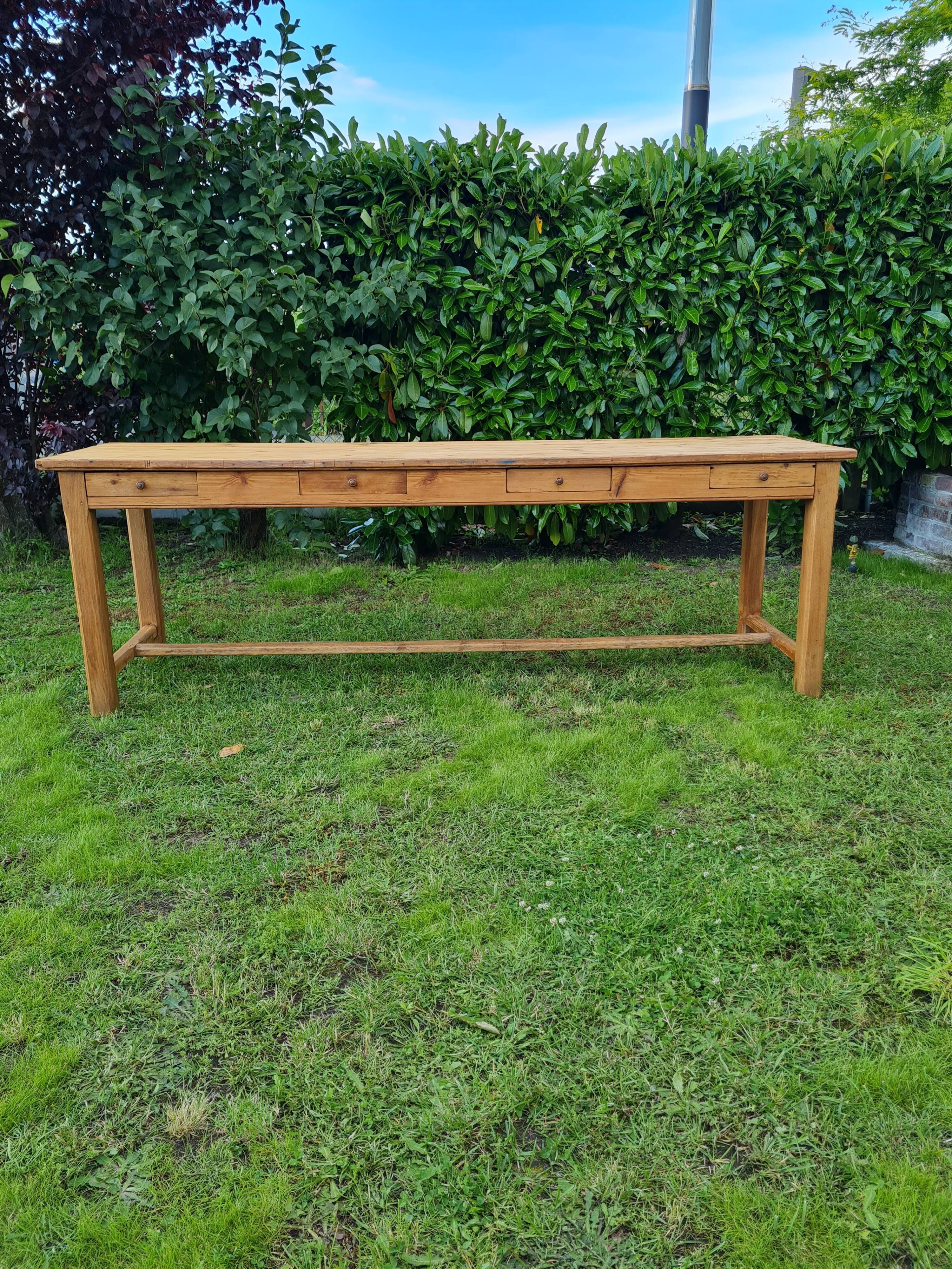 Farm table