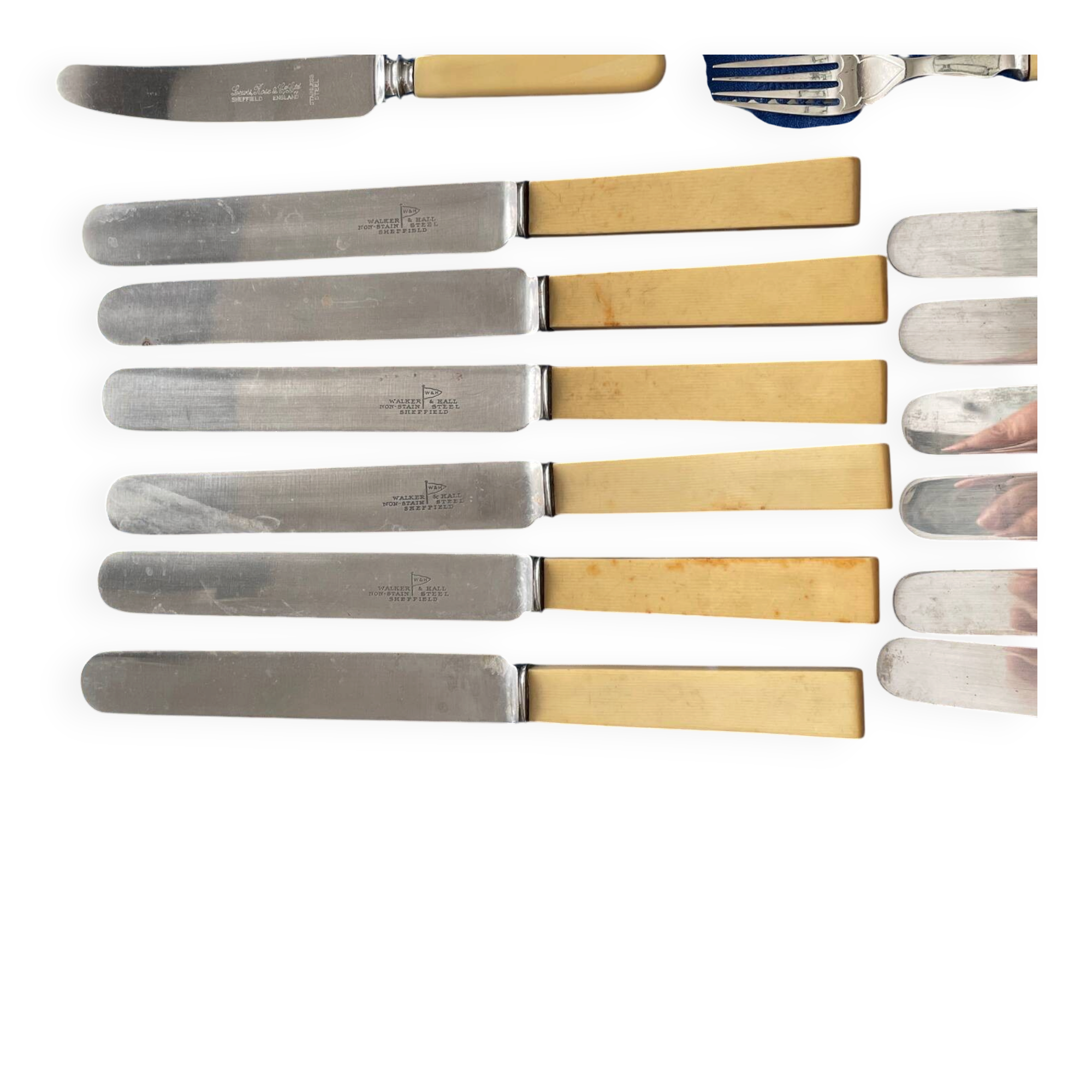 Vintage table knives from Sheffield - Walker & Hall - set of 6