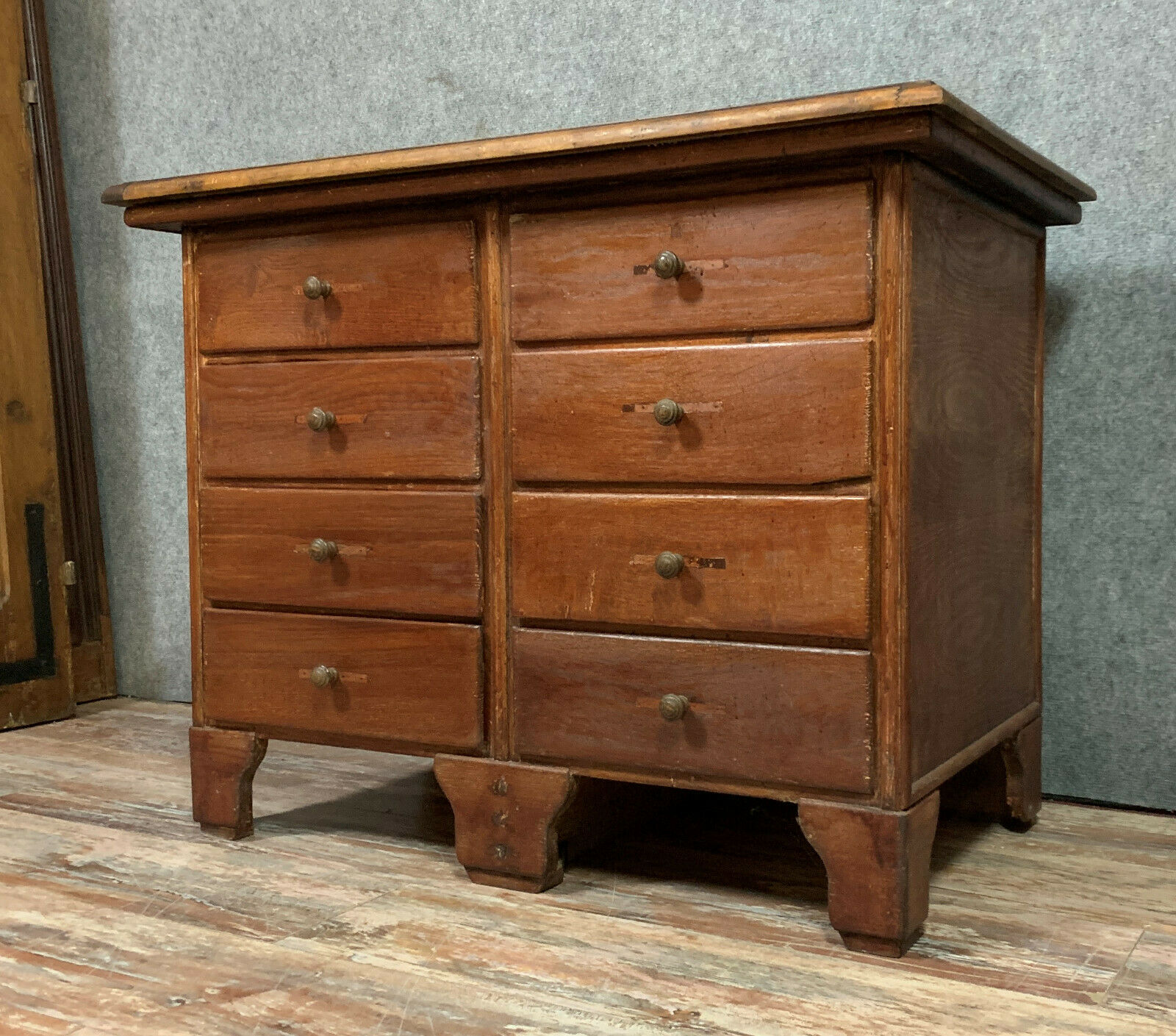 Commode ou comptoir de magasin en peuplier vers 1880-1900