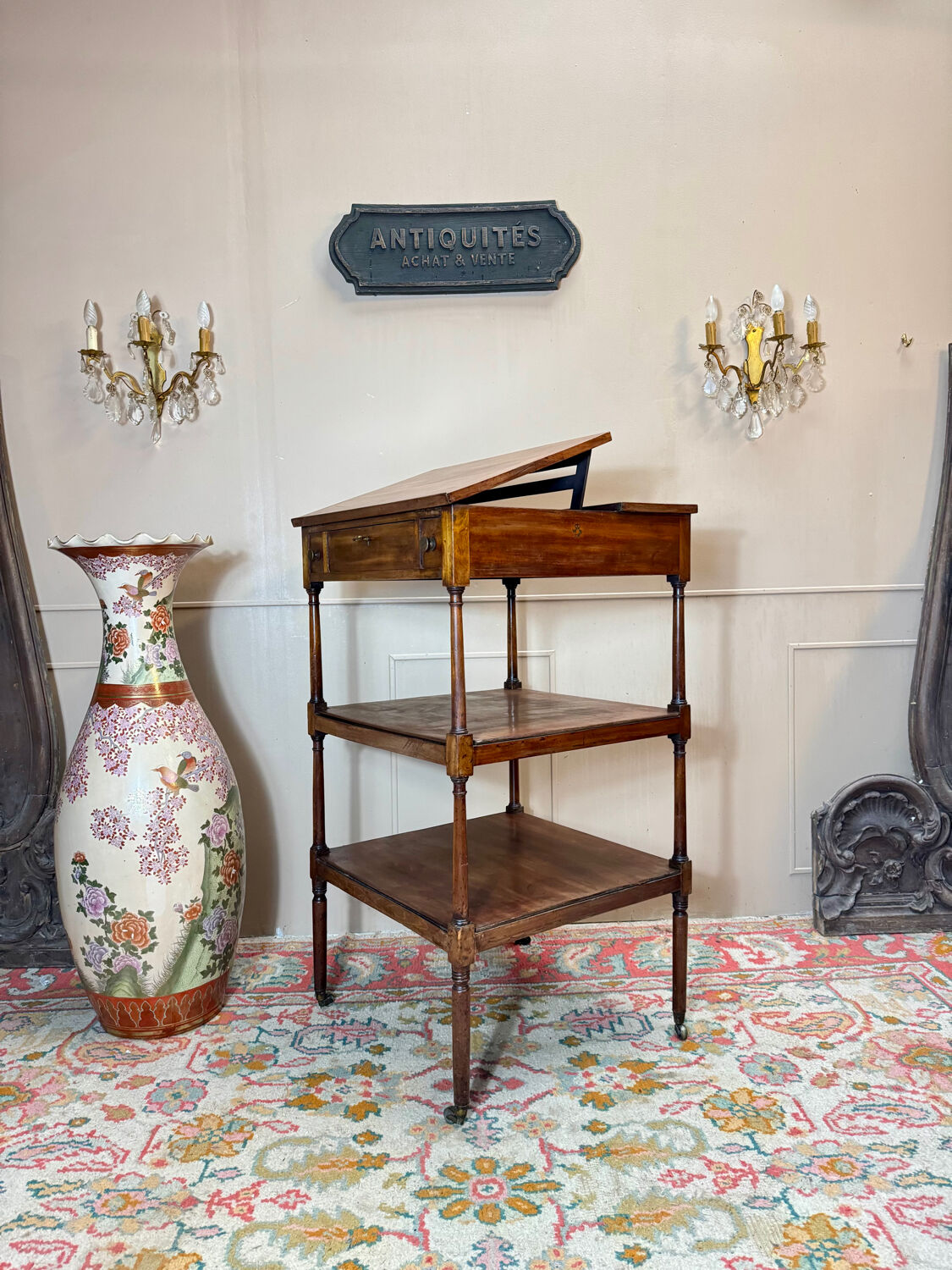 Mahogany desk with stamp of the brita official office