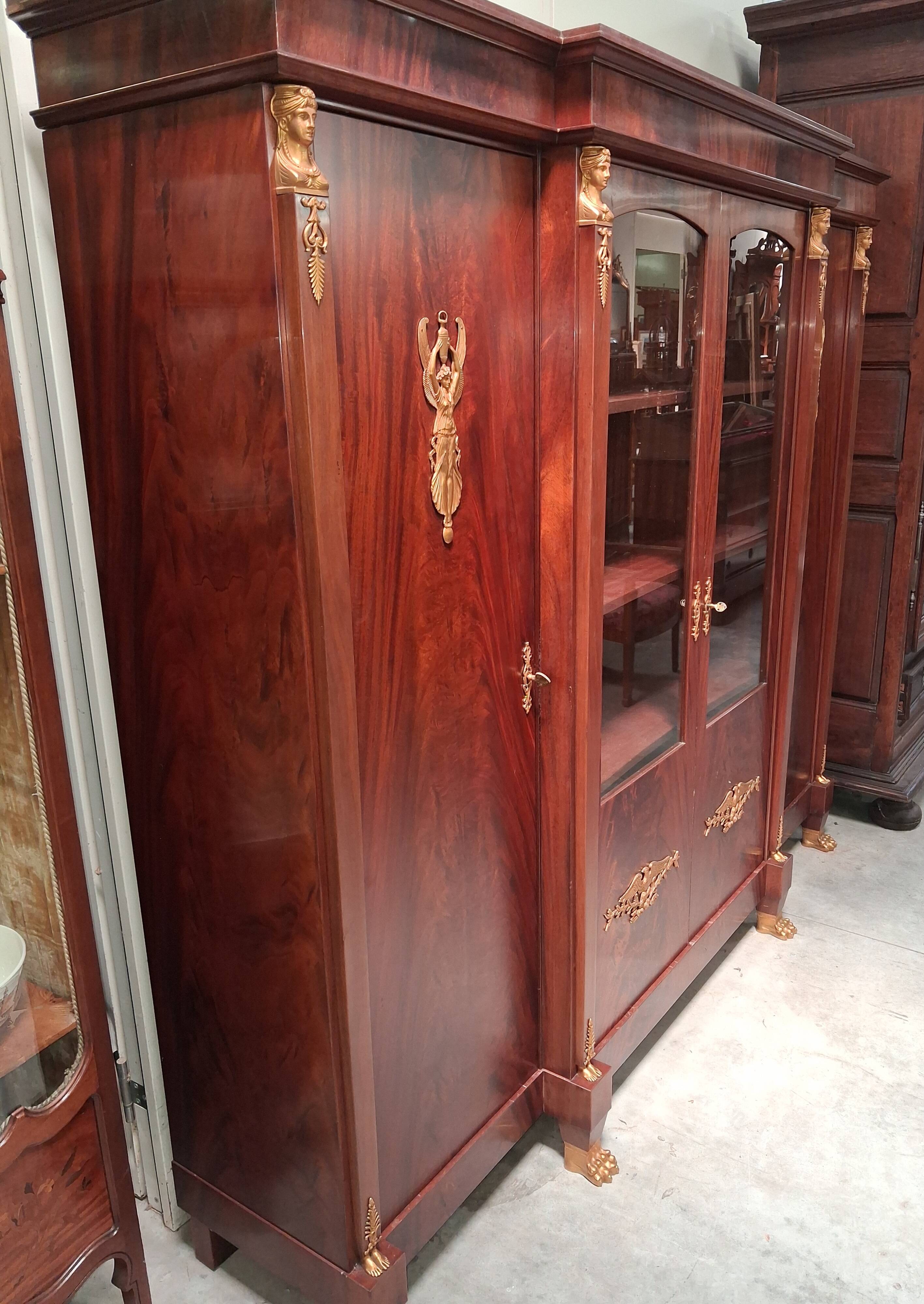 Empire-style library in flame mahogany – Gilded bronzes –