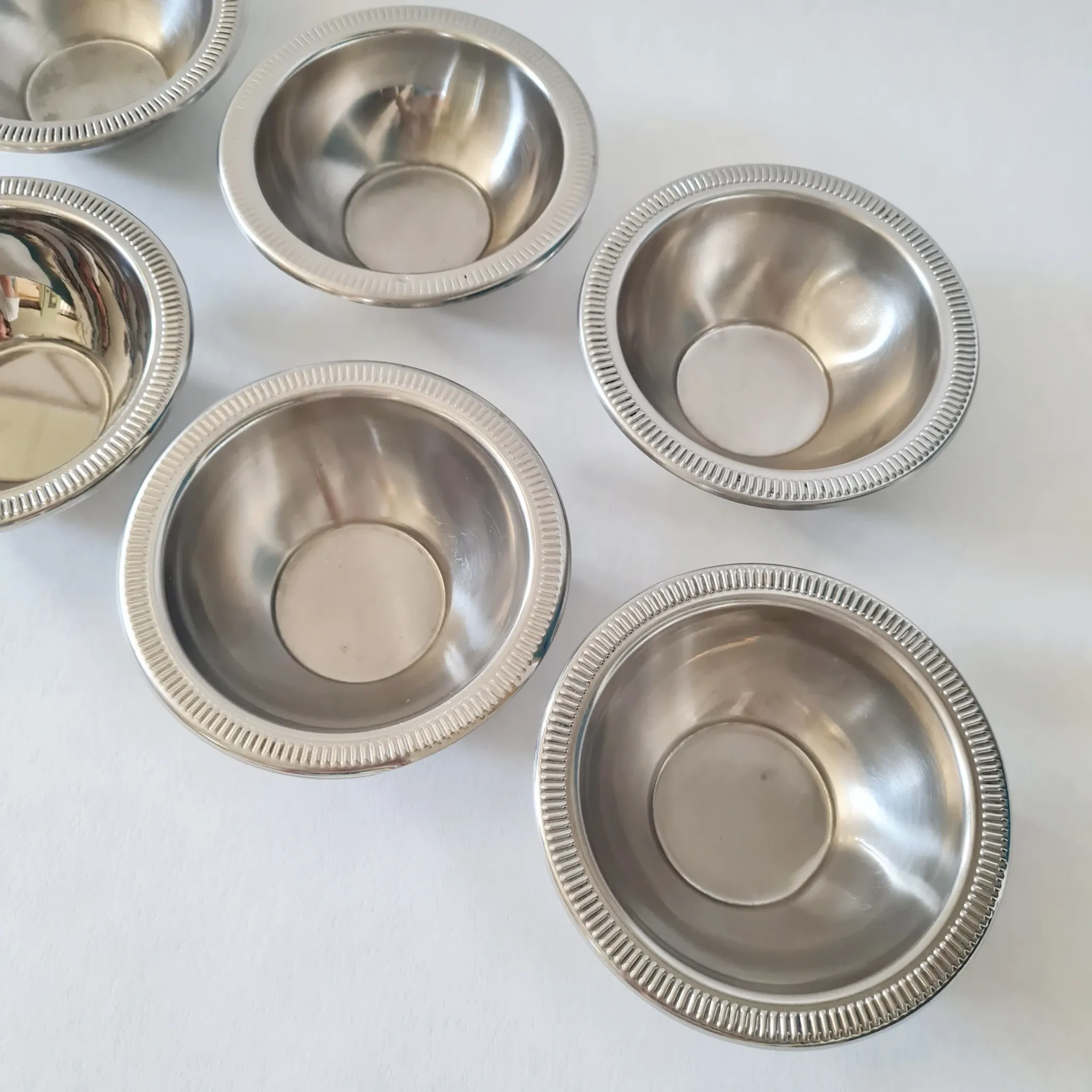 Set of 6 small vintage stainless steel bowls Set of 6 small bowls