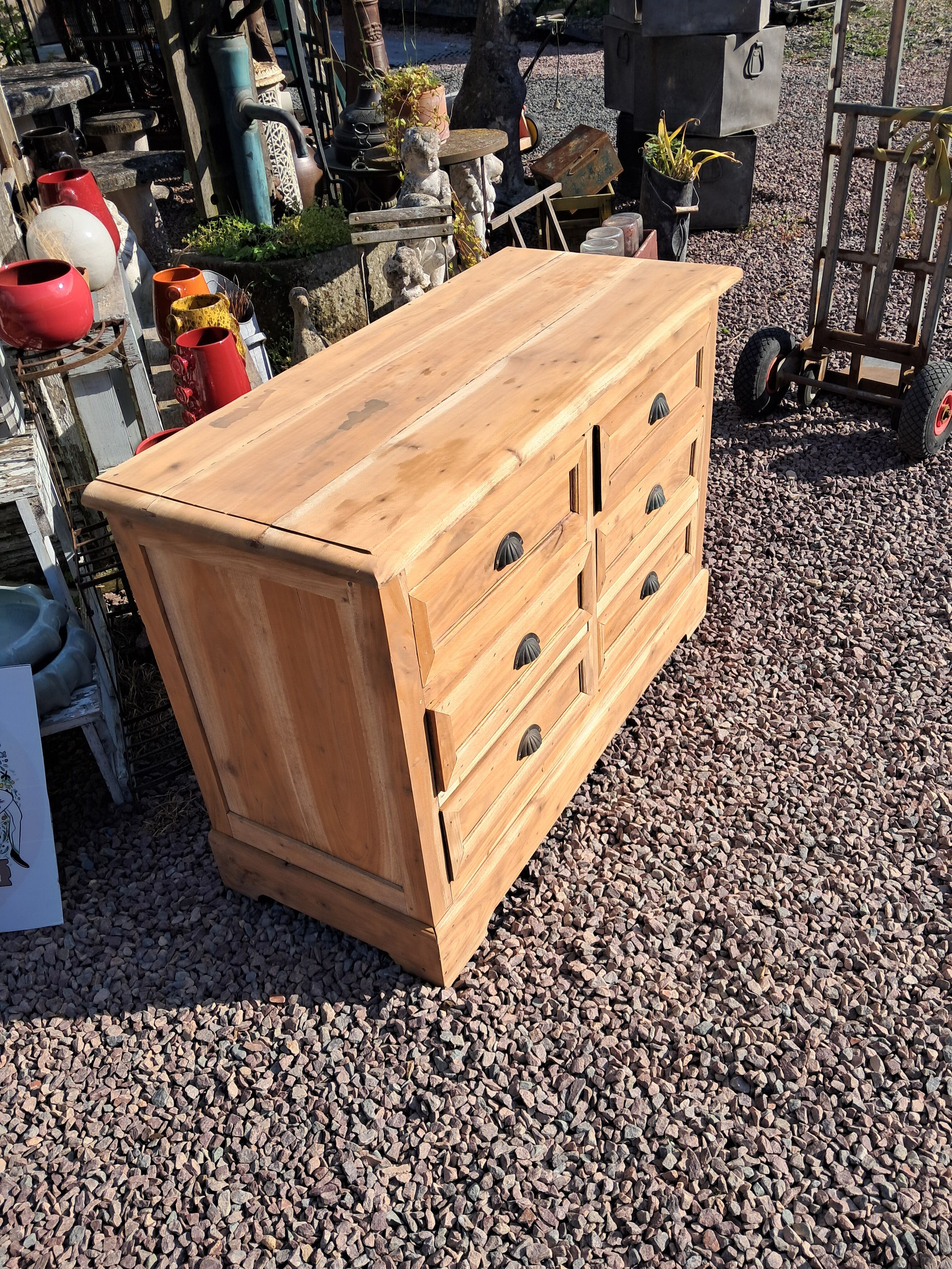 Chest of drawers