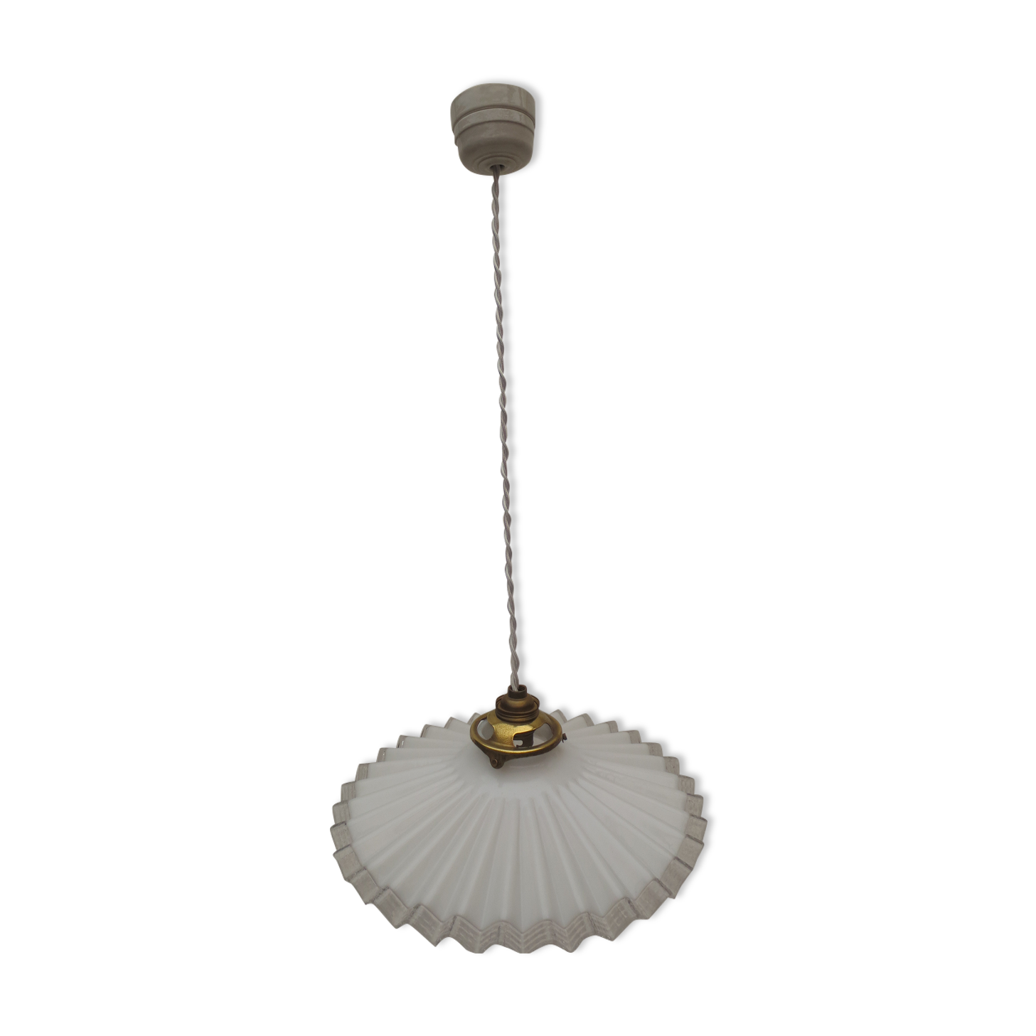 Suspension en opaline blanche dentelée et plissée bord transparent