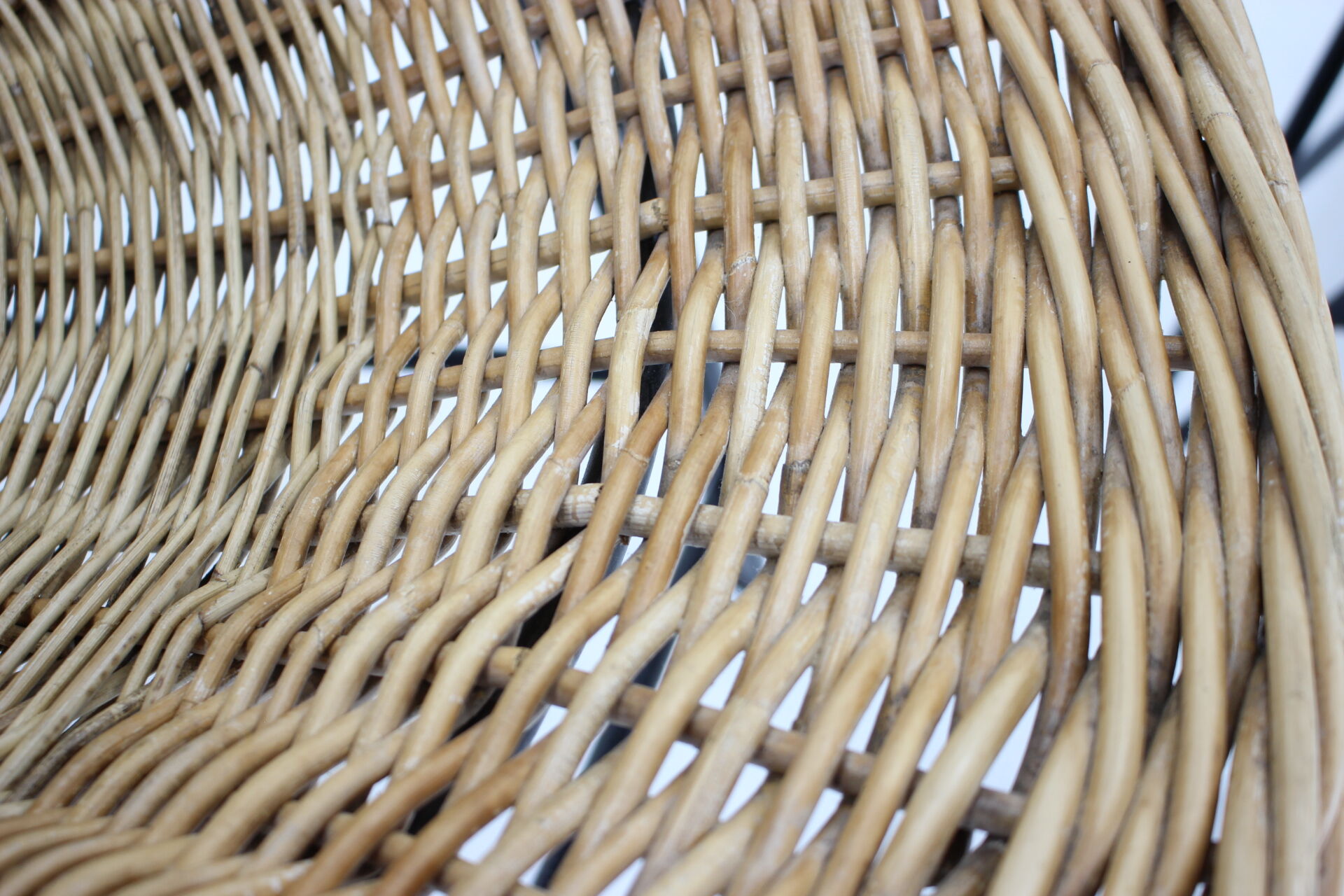 1960s pair of rattan woven basket chair with hairpin legs