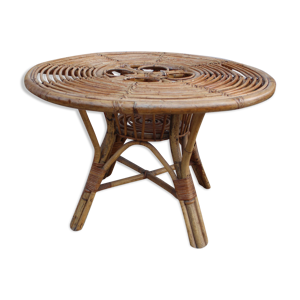 Table basse en rotin avec compartiments à bouteilles