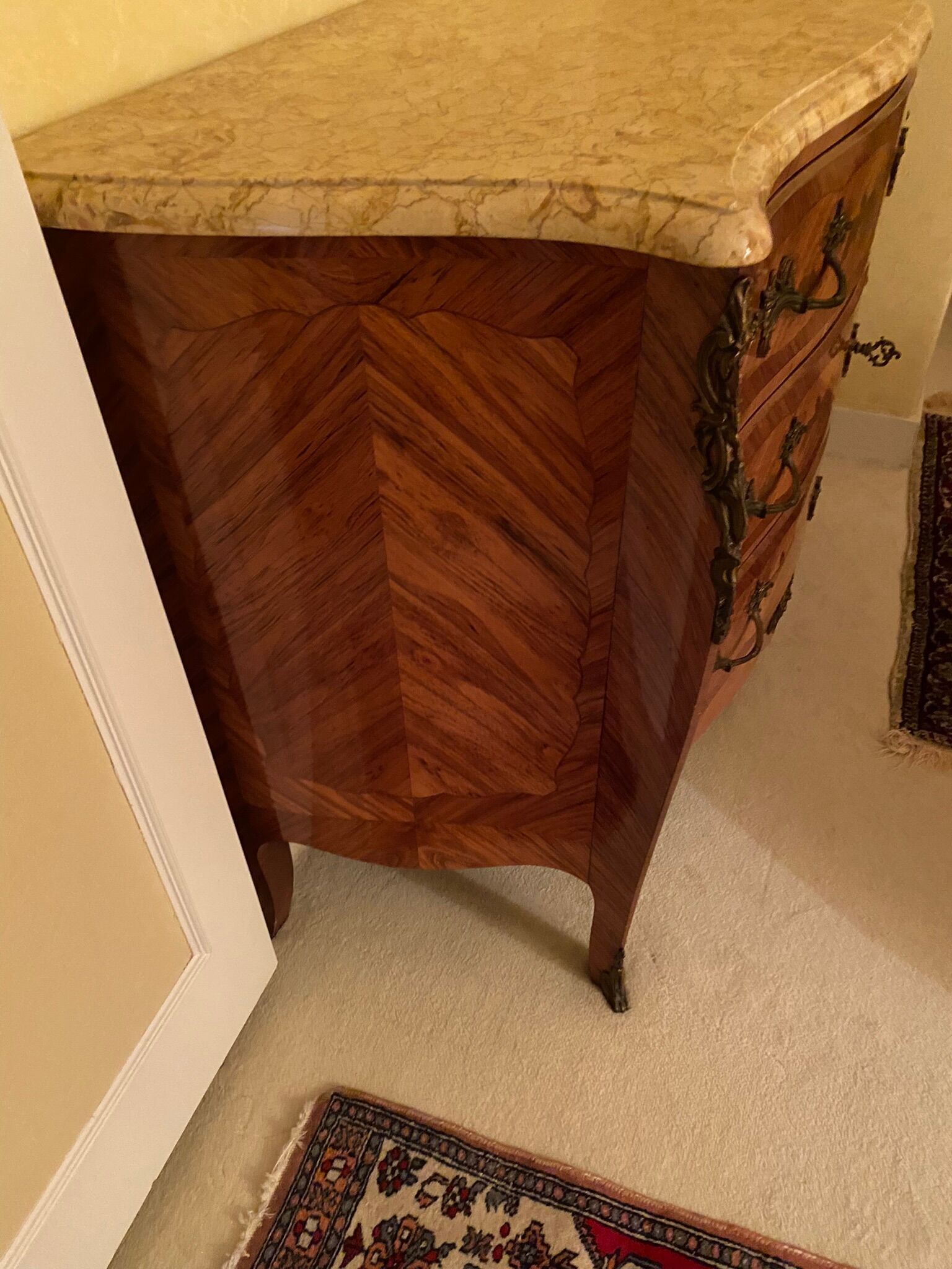 Commode bois de rose style Louis XV