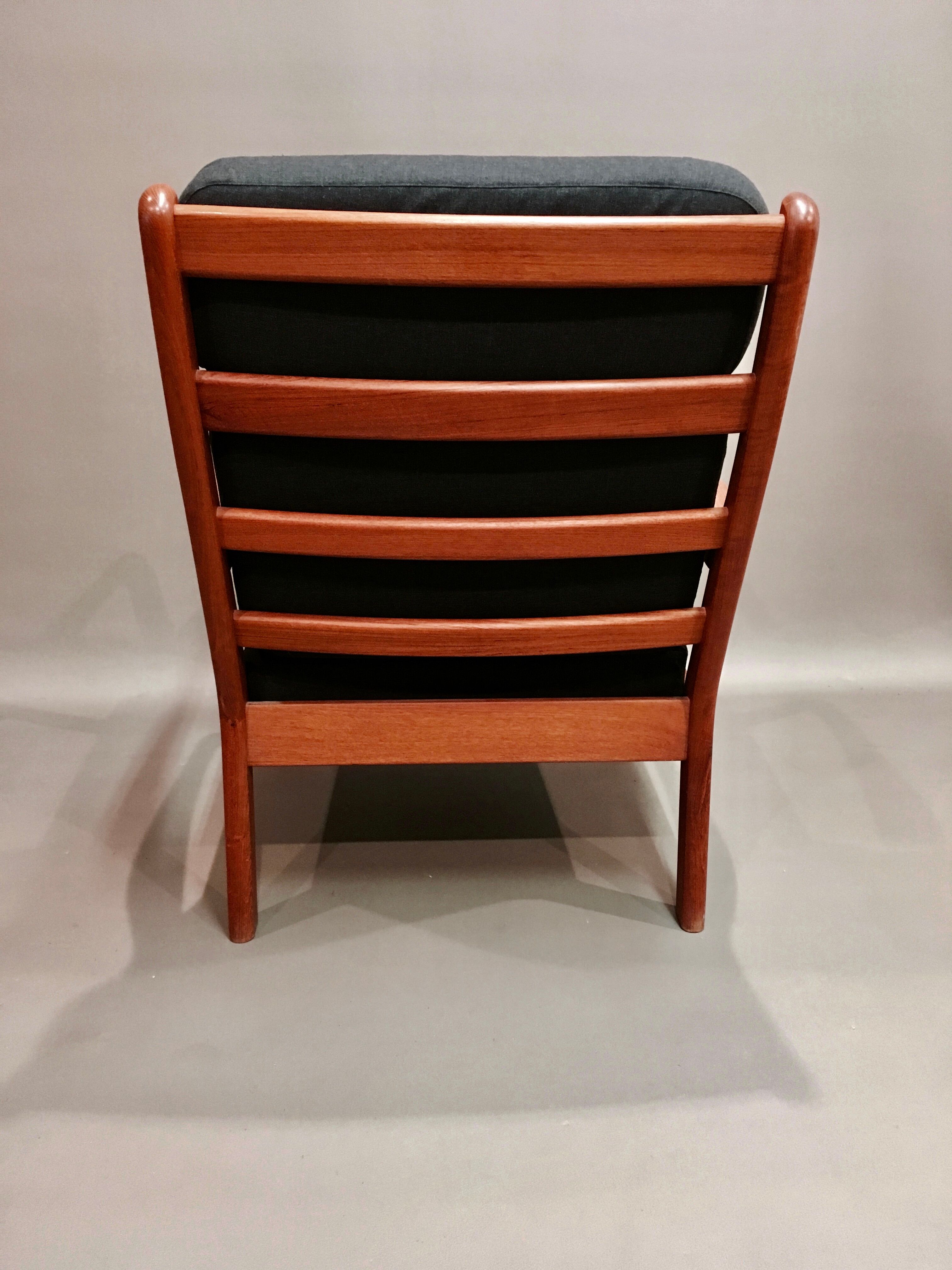 Fauteuil et son ottoman teck design scandinave 1950