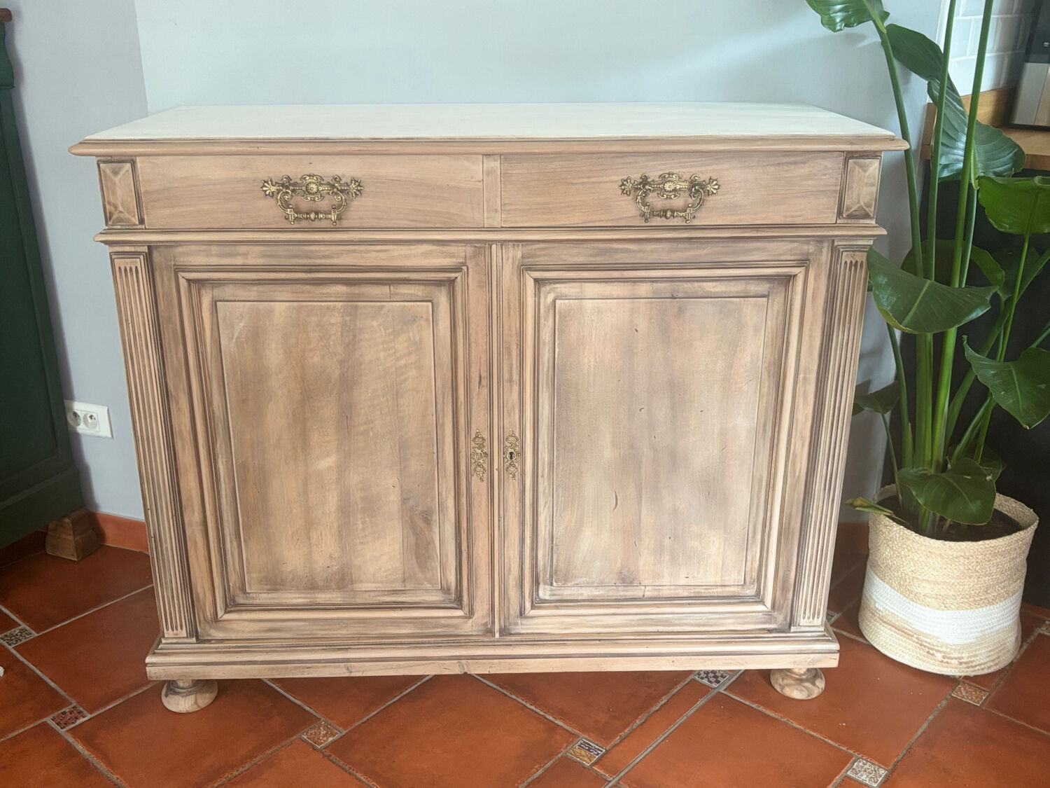 Rénovated antique dresser
